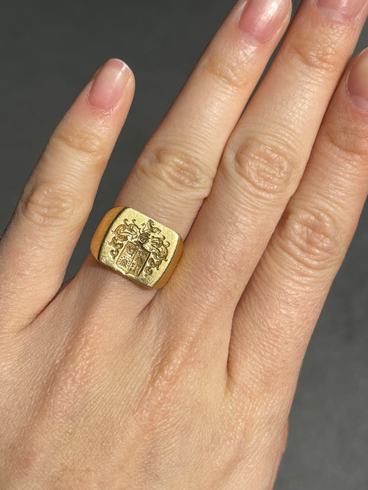 Vintage 18K Gold Shield Signet Intaglio Ring