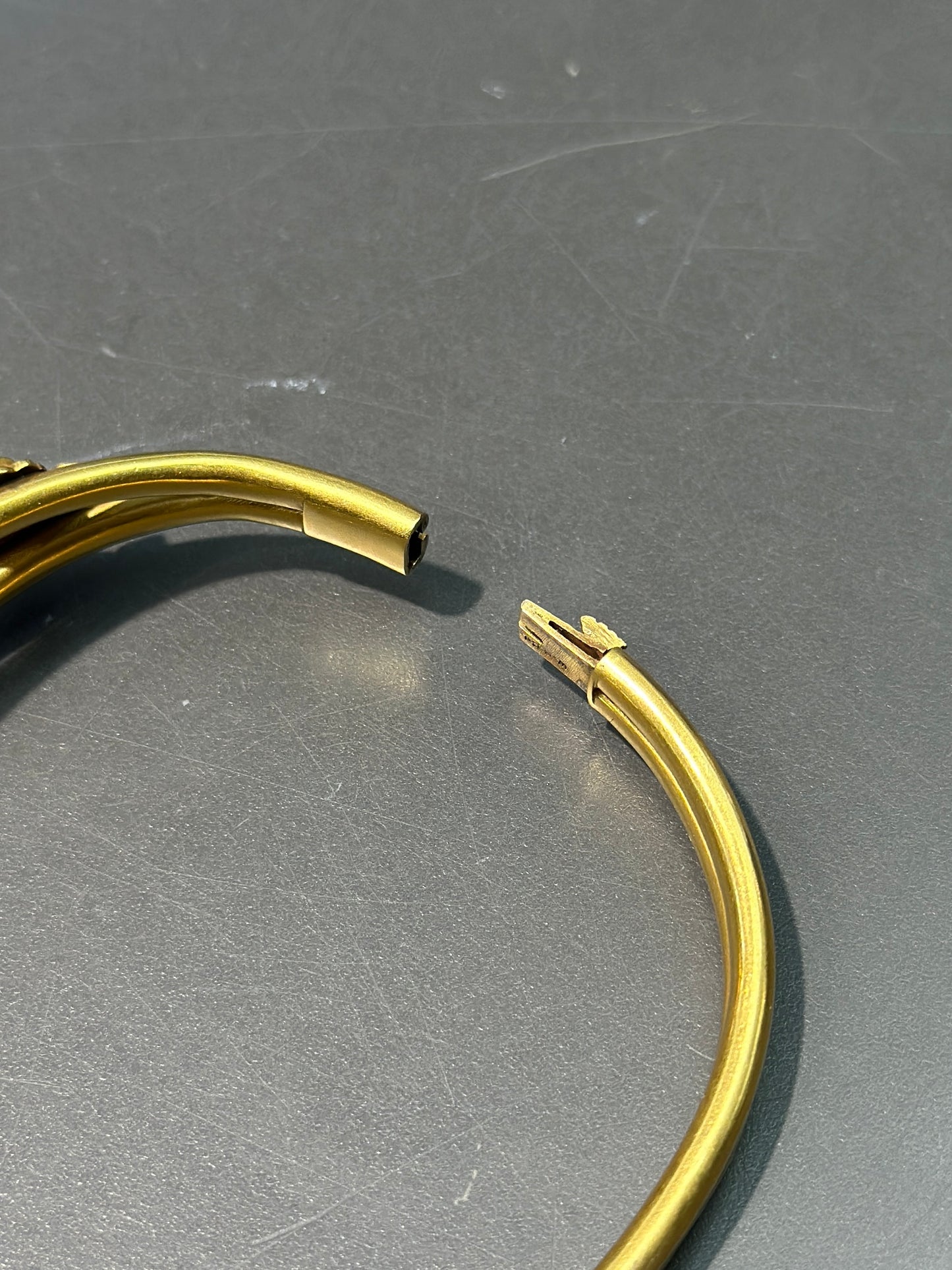 维多利亚 14K 金三狮石榴石钻石手链