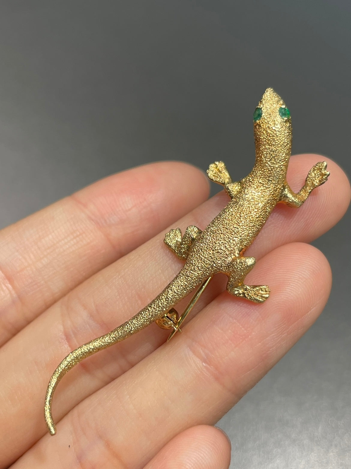 Vintage 18K Gold Emerald Lizard Brooch