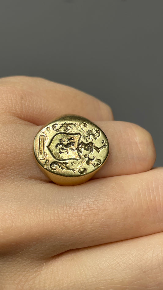 Vintage 18K Yellow Gold Knight Shield Signet Ring