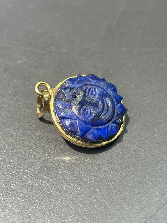 Vintage 18K Yellow Gold Lapis Lazuli Sun Man Carved Charm Pendant