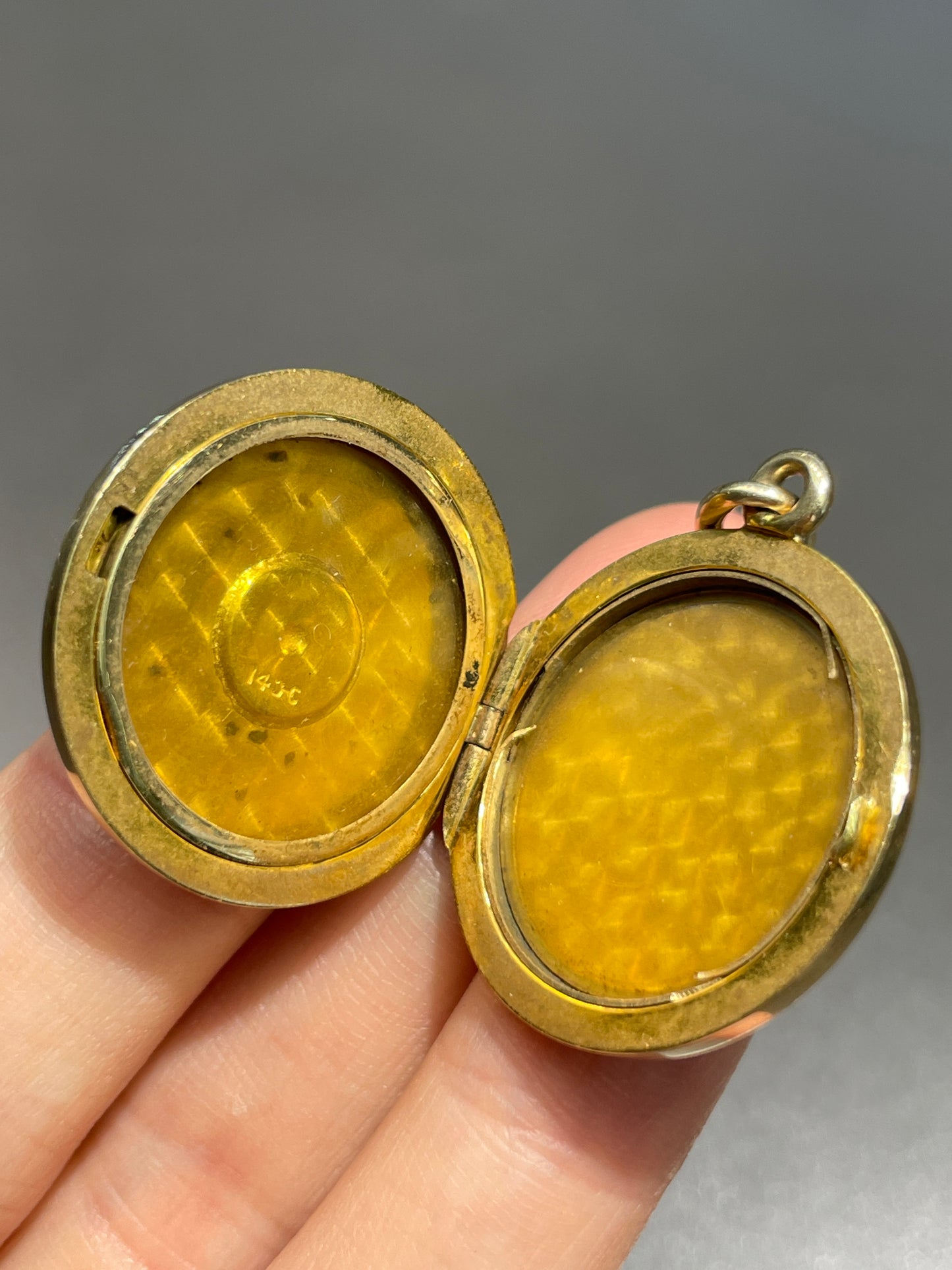 Antique 14K Gold Circle Motif Locket Pendant