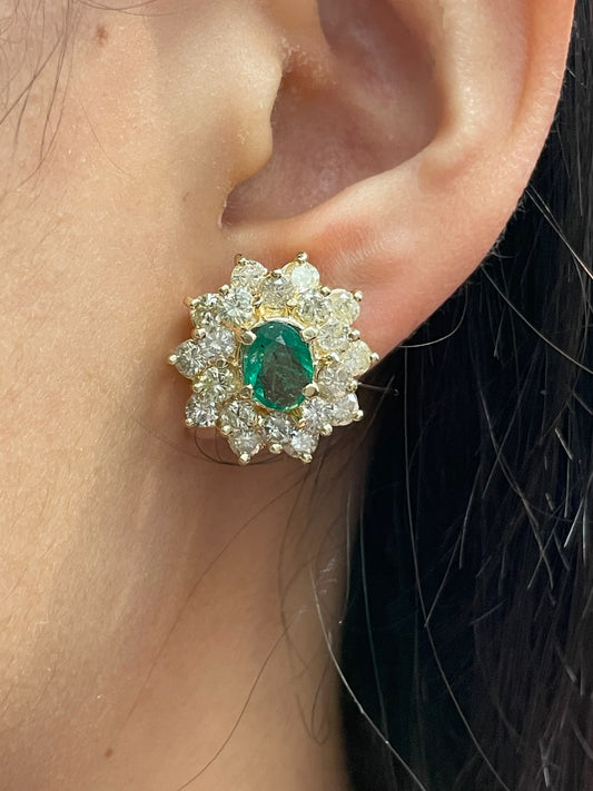 Vintage 18K Yellow Gold Emerald 4.0 CTW Diamond Halo Cluster Earring