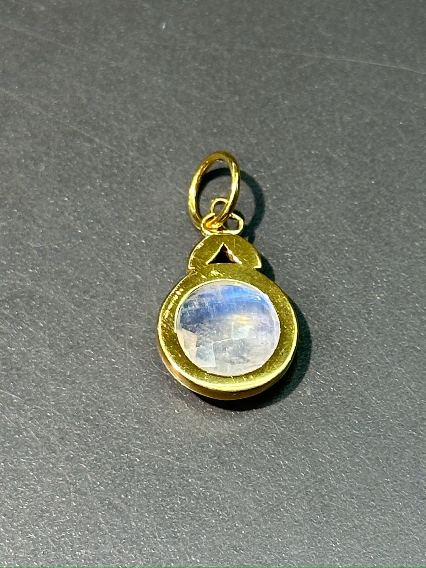 18K 金刻面月光石图案吊饰
