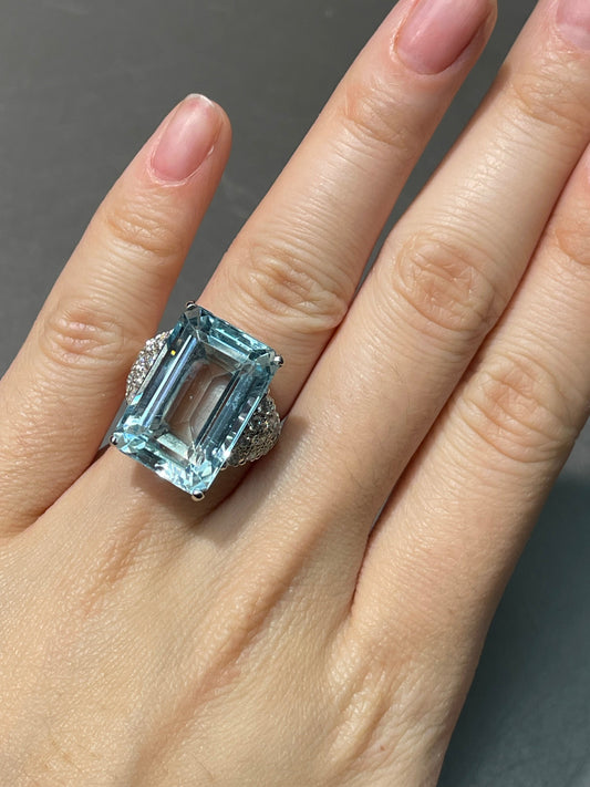 Vintage Platinum Aquamarine Diamond Ring