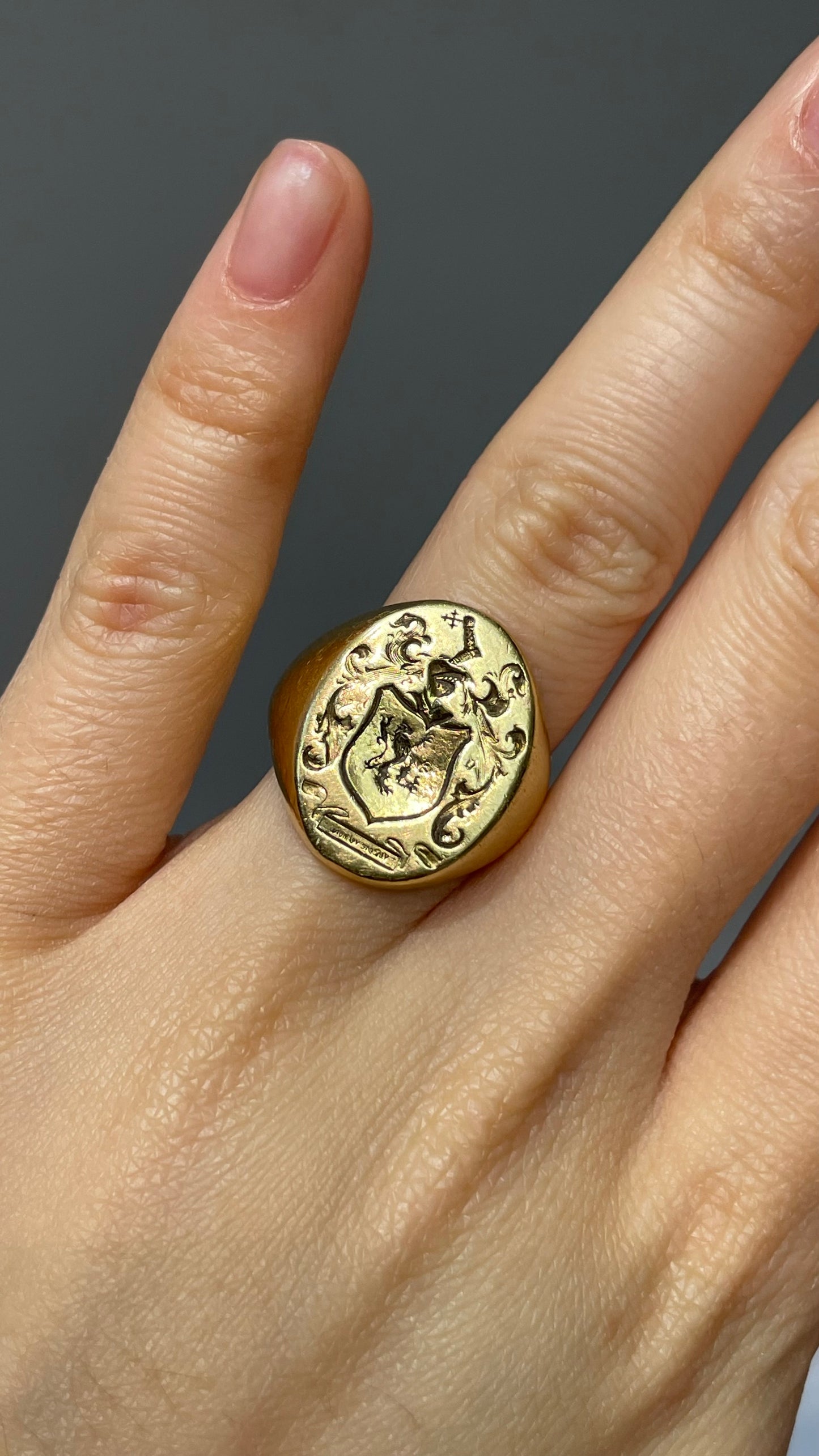Vintage 18K Yellow Gold Knight Shield Signet Ring