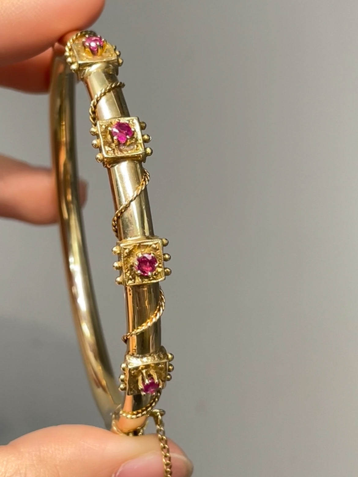 Vintage 14K Yellow Gold Natural Ruby Bangle Bracelet