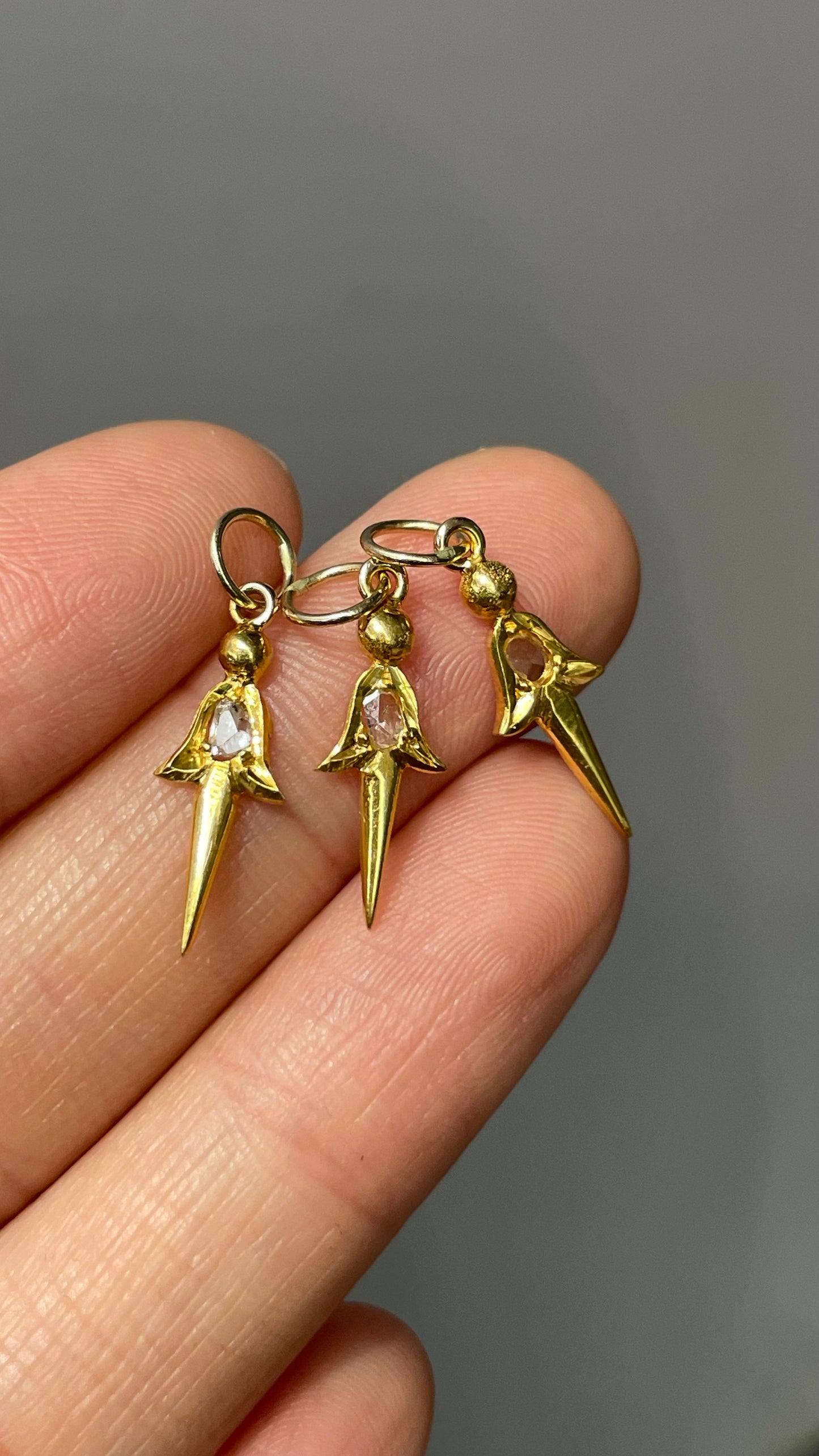 Antique 18K Yellow Gold 0.05 CTW Diamond Motif Charm