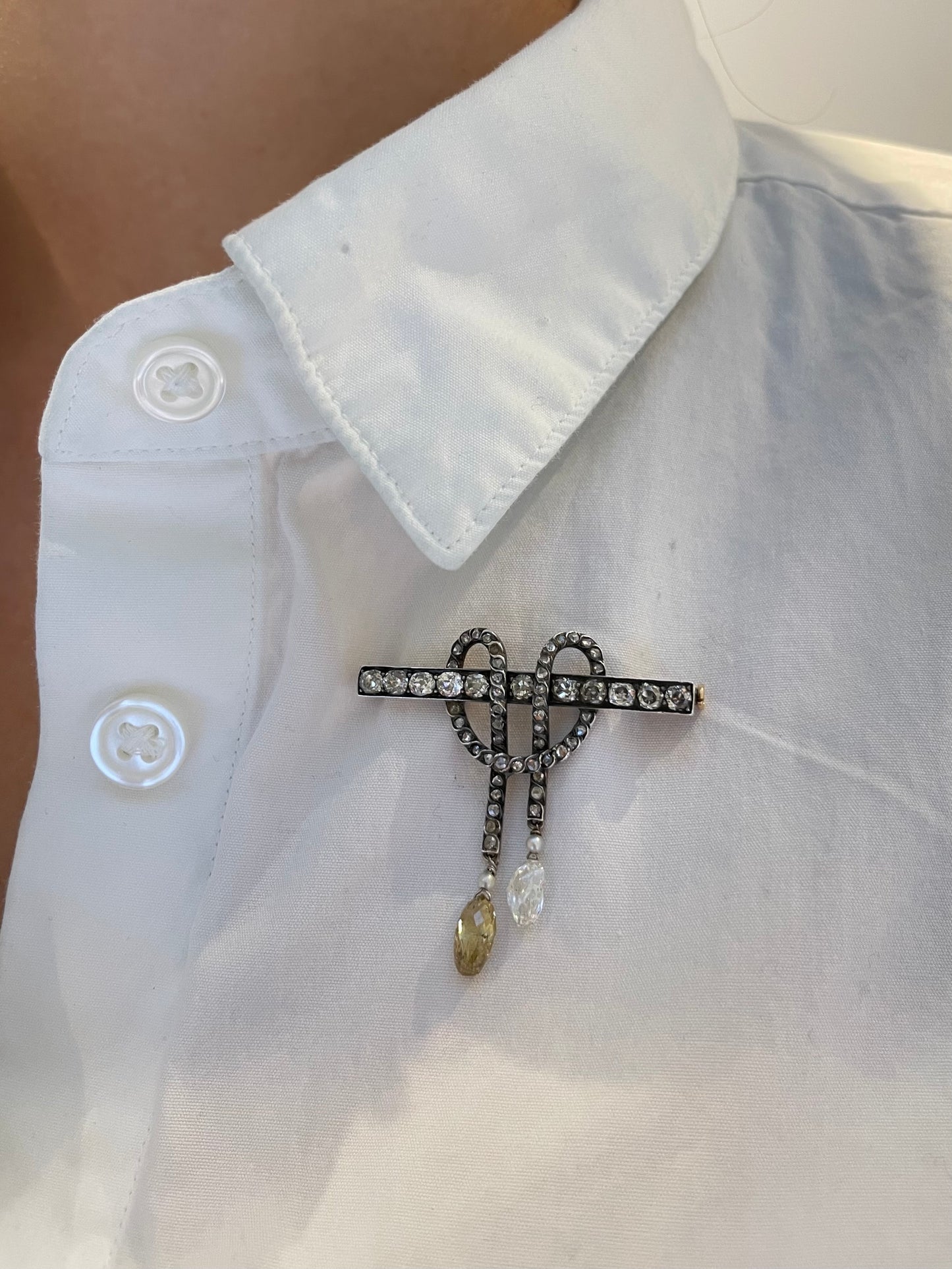 Antique French Georgian 18K Yellow Gold Silver Briolette Diamond Knot Bar Brooch