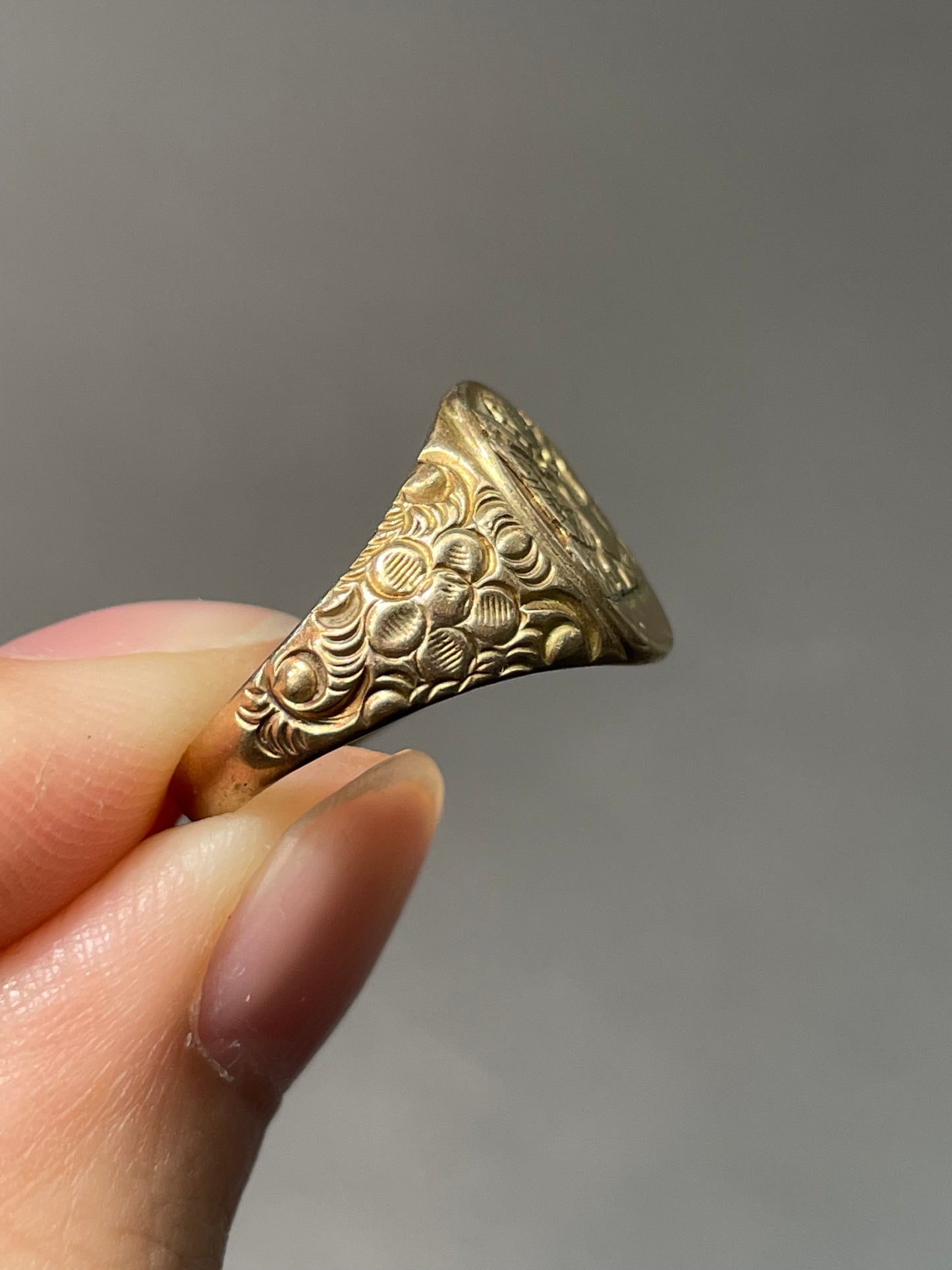10K Yellow Gold Eagle Floral Signet Ring