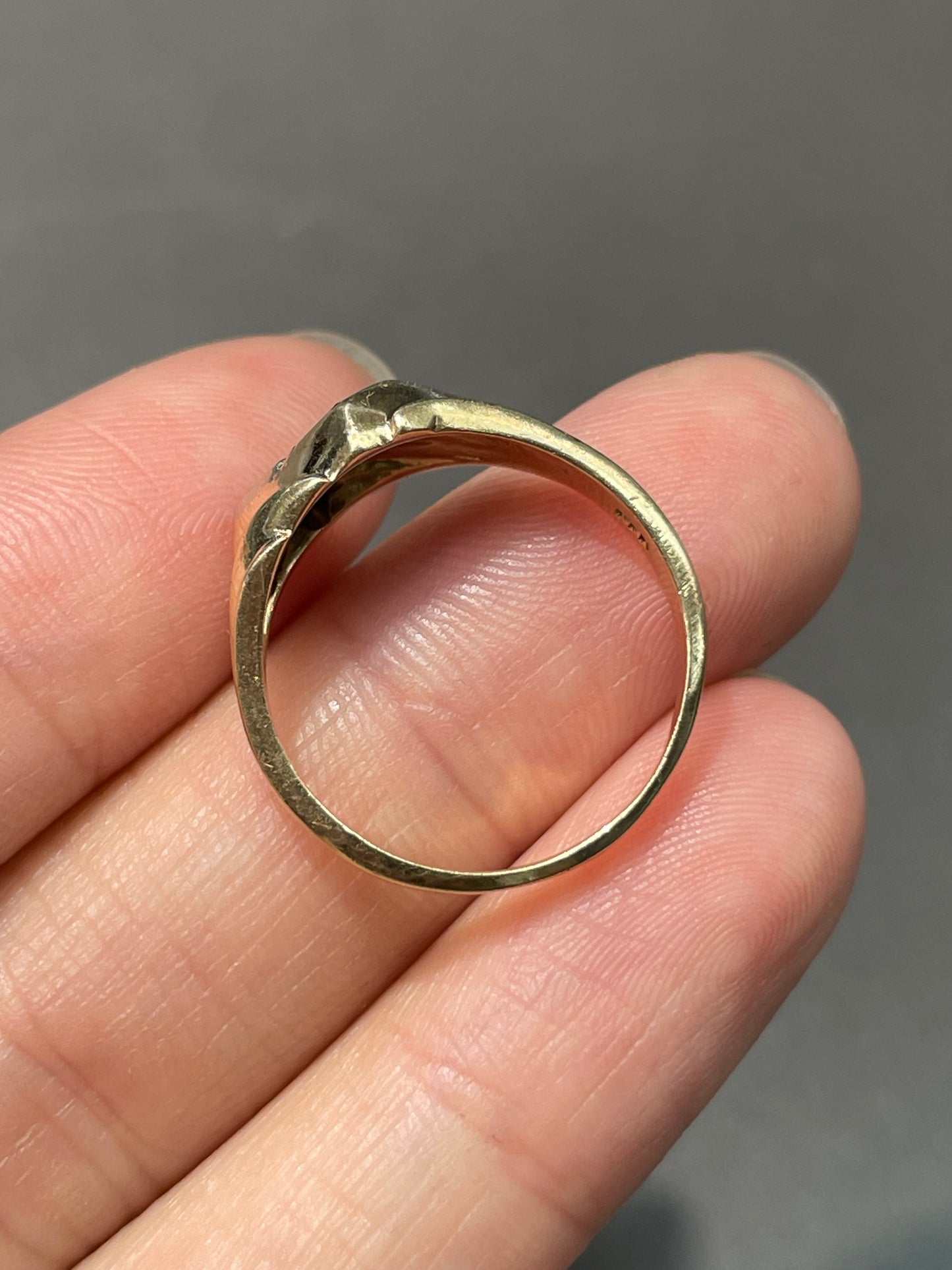 Vintage Retro 14K Yellow Gold 0.06 CTW Diamond Ruby Ring