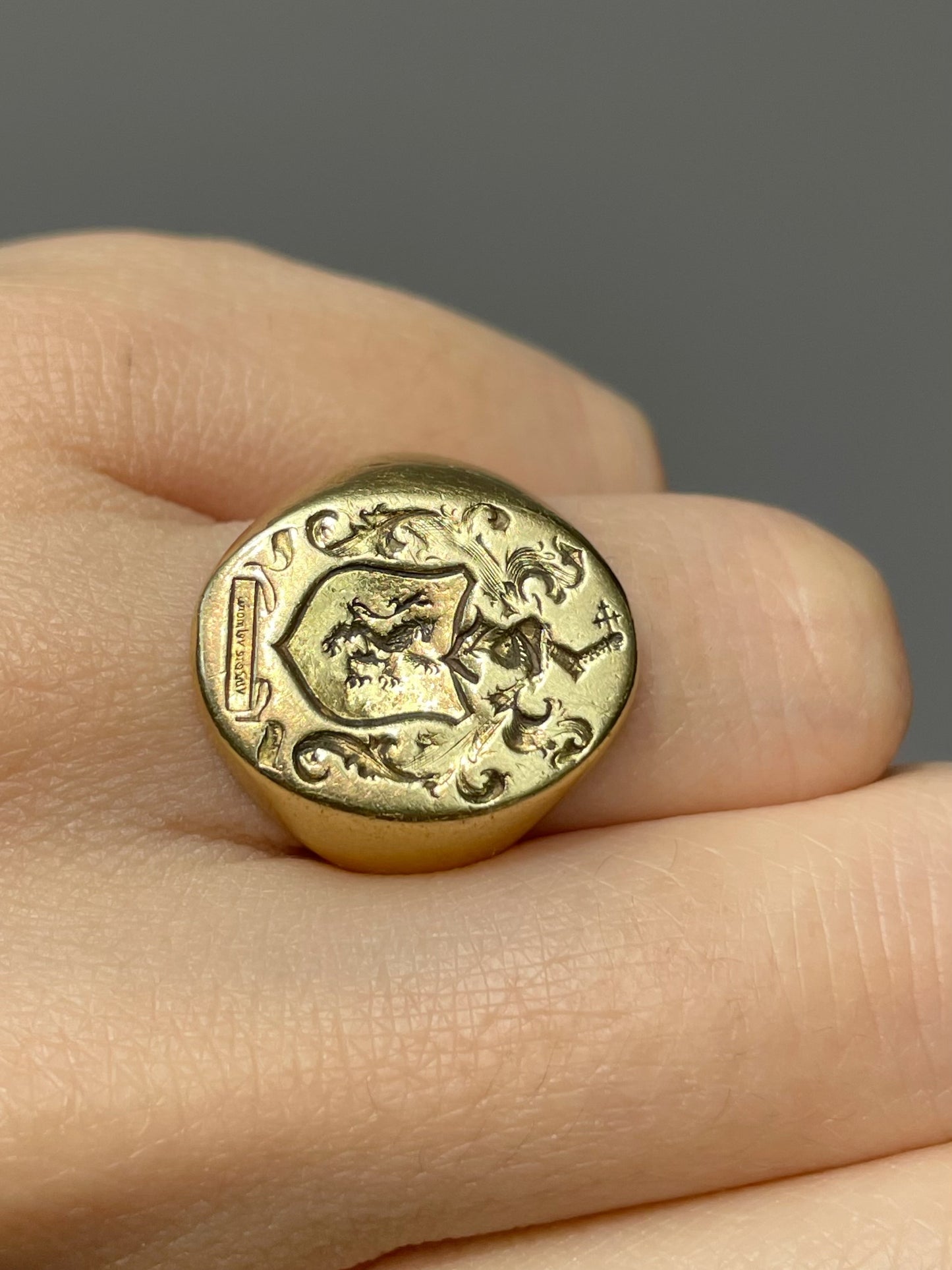 Vintage 18K Yellow Gold Knight Shield Signet Ring