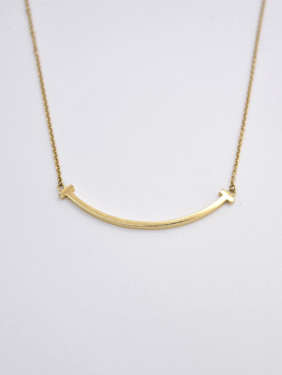 Tiffany & Co. Collier T Smile en or 18 carats petit