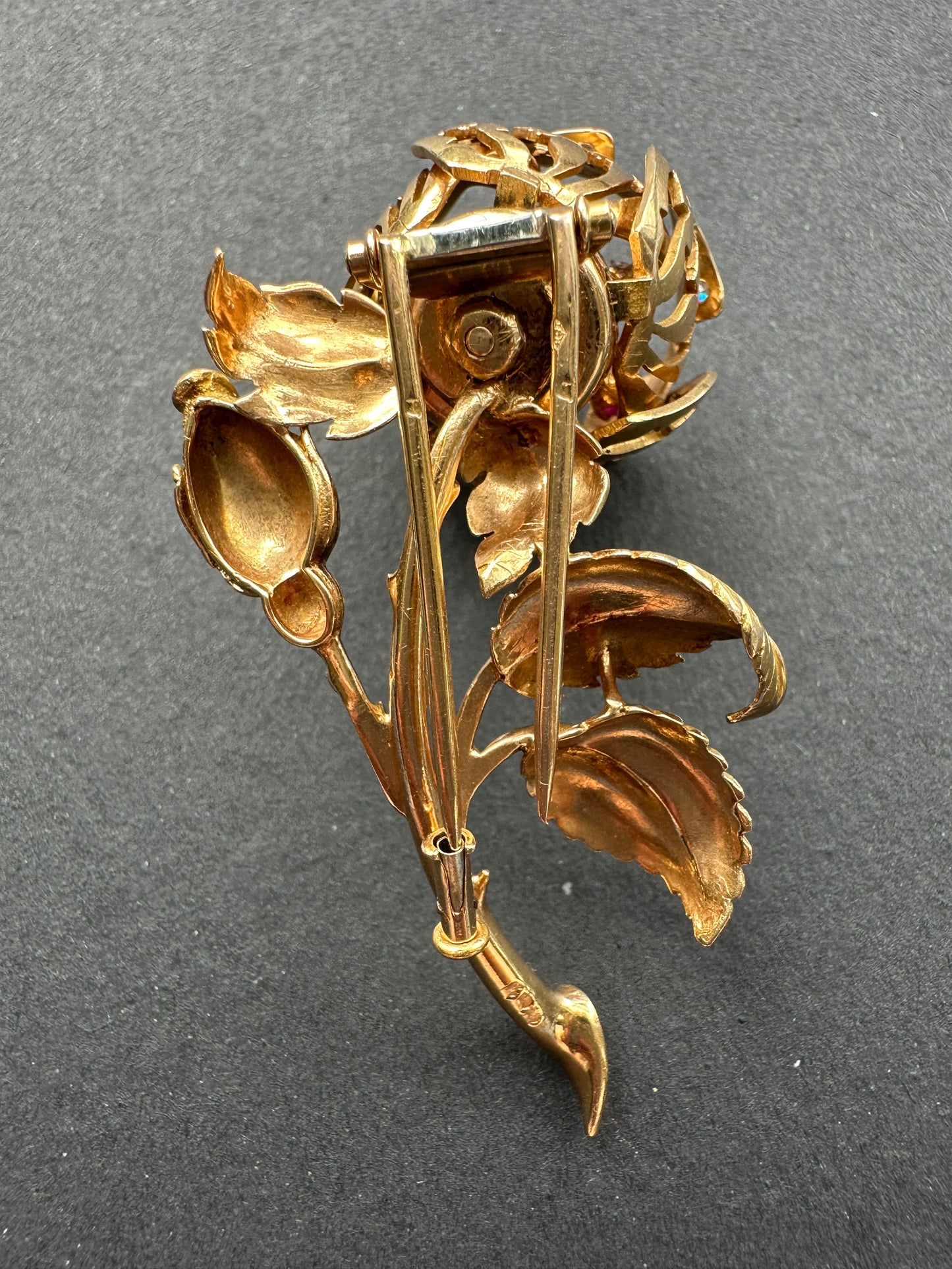 法国 18K 金红宝石钻石颤动花朵胸针