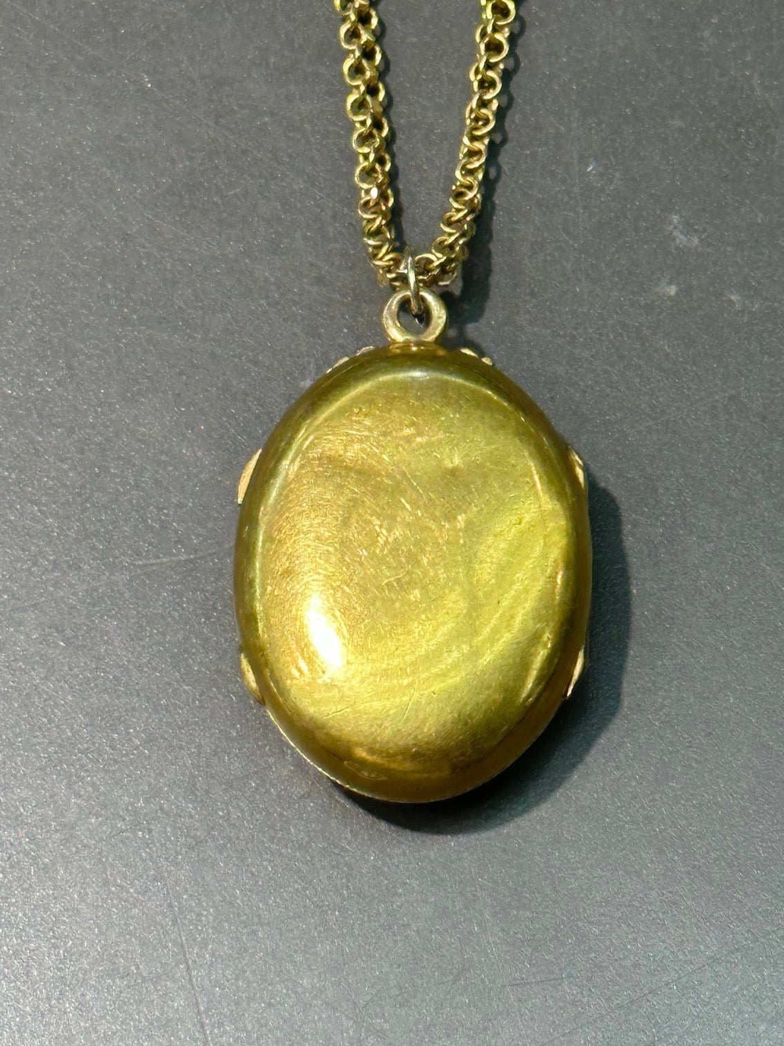 Pendentif médaillon étrusque victorien en or 14 carats