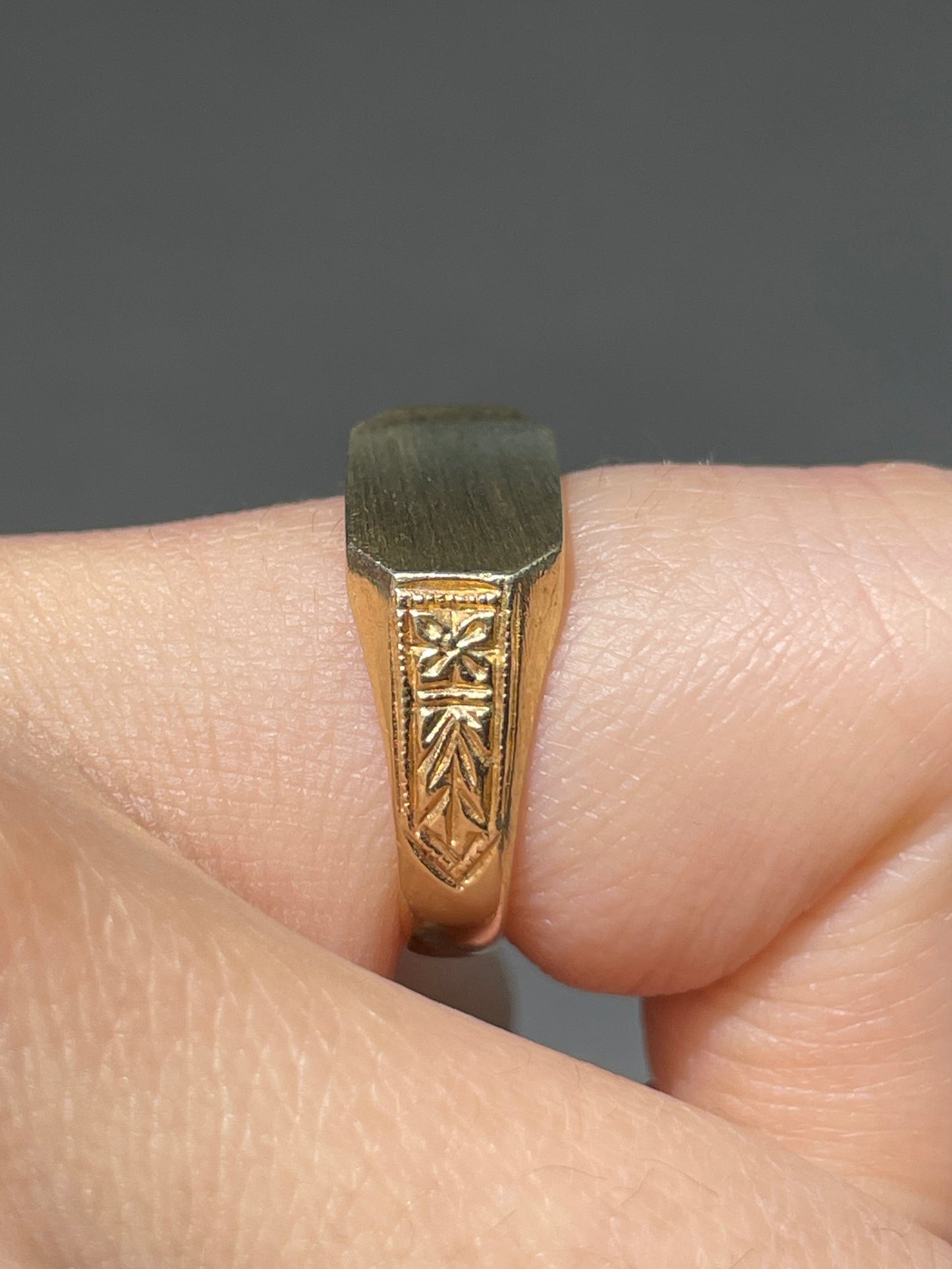 Vintage 14K Gold Hexagon Signet Motif Ring