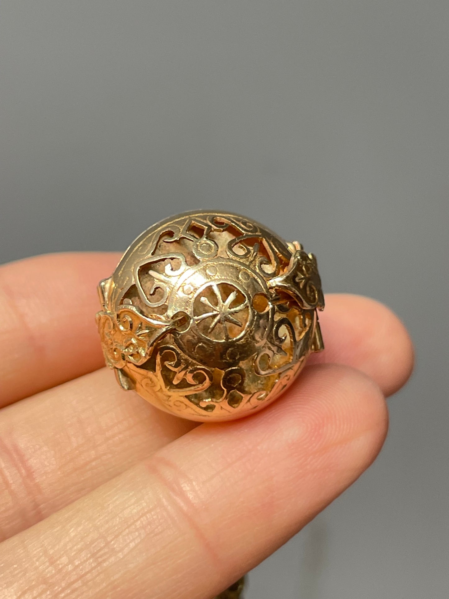 Vintage 14K Yellow Gold Pendant Motif Orb Locket Pendant