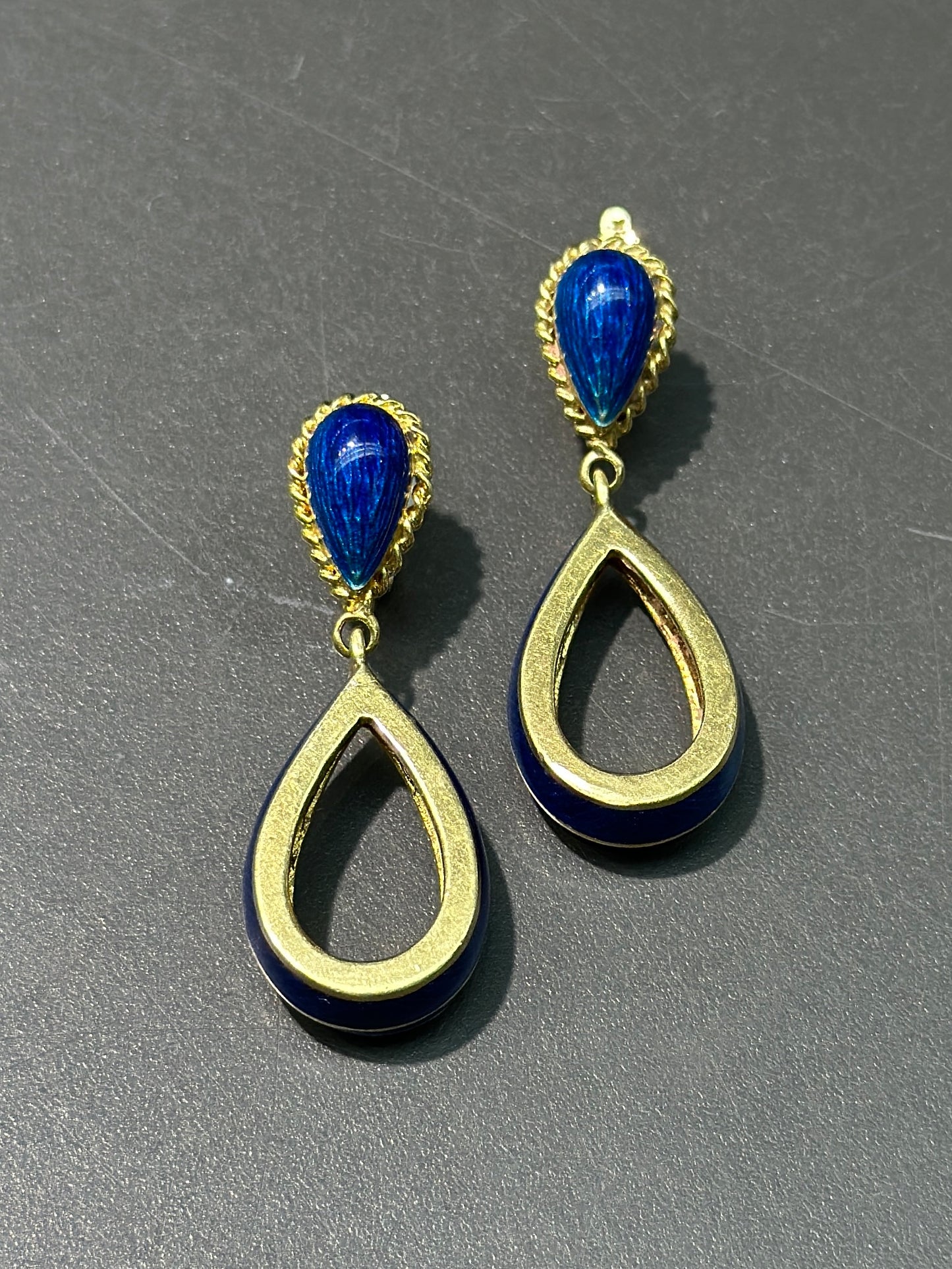 vintage Tiffany & Co. Boucles d’oreilles pendantes en émail or 18 carats