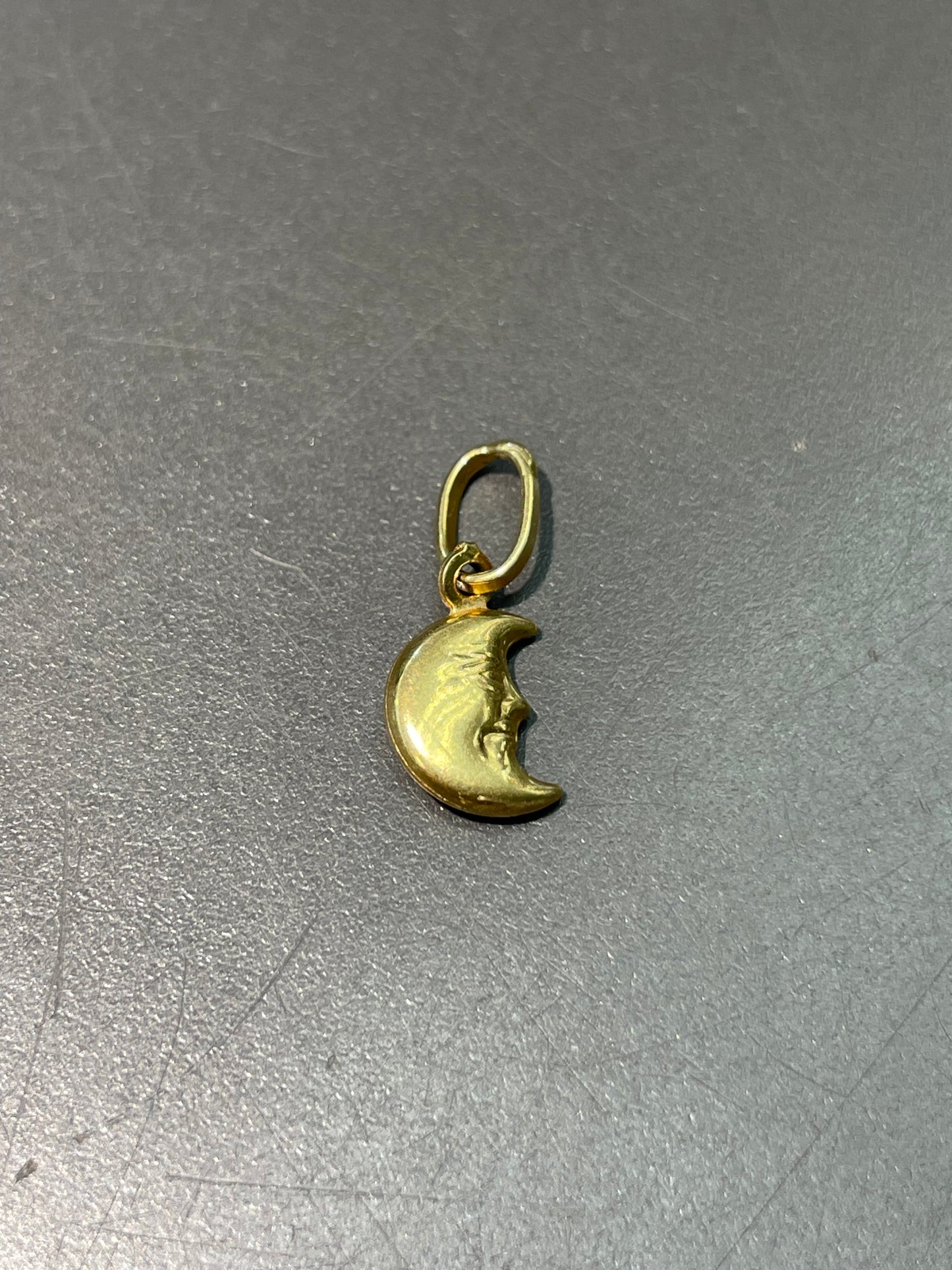 Vintage 18K Yellow Gold Puffy Crescent Moon Face Charm Pendant