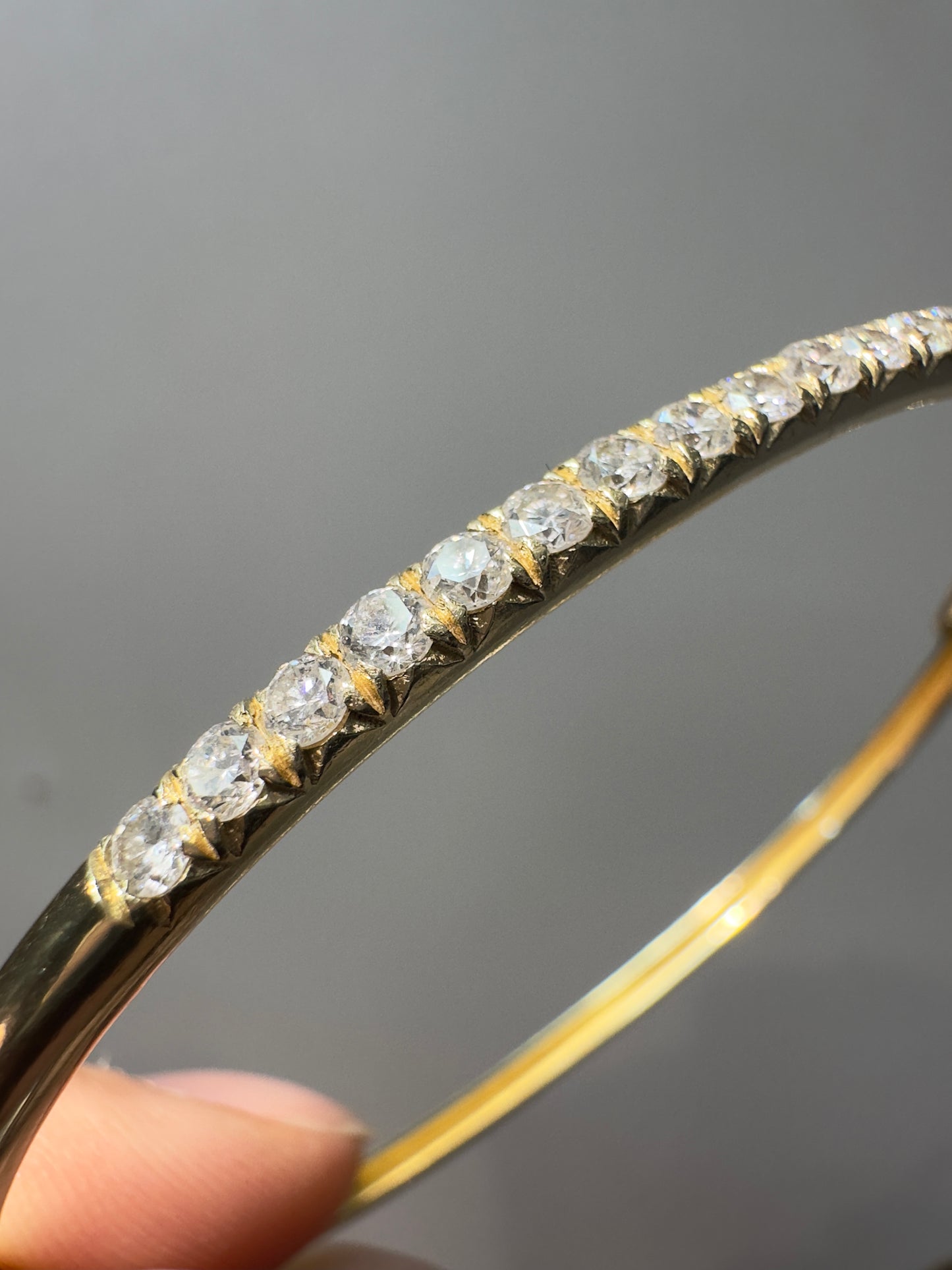 14K 金圆形切割钻石手镯