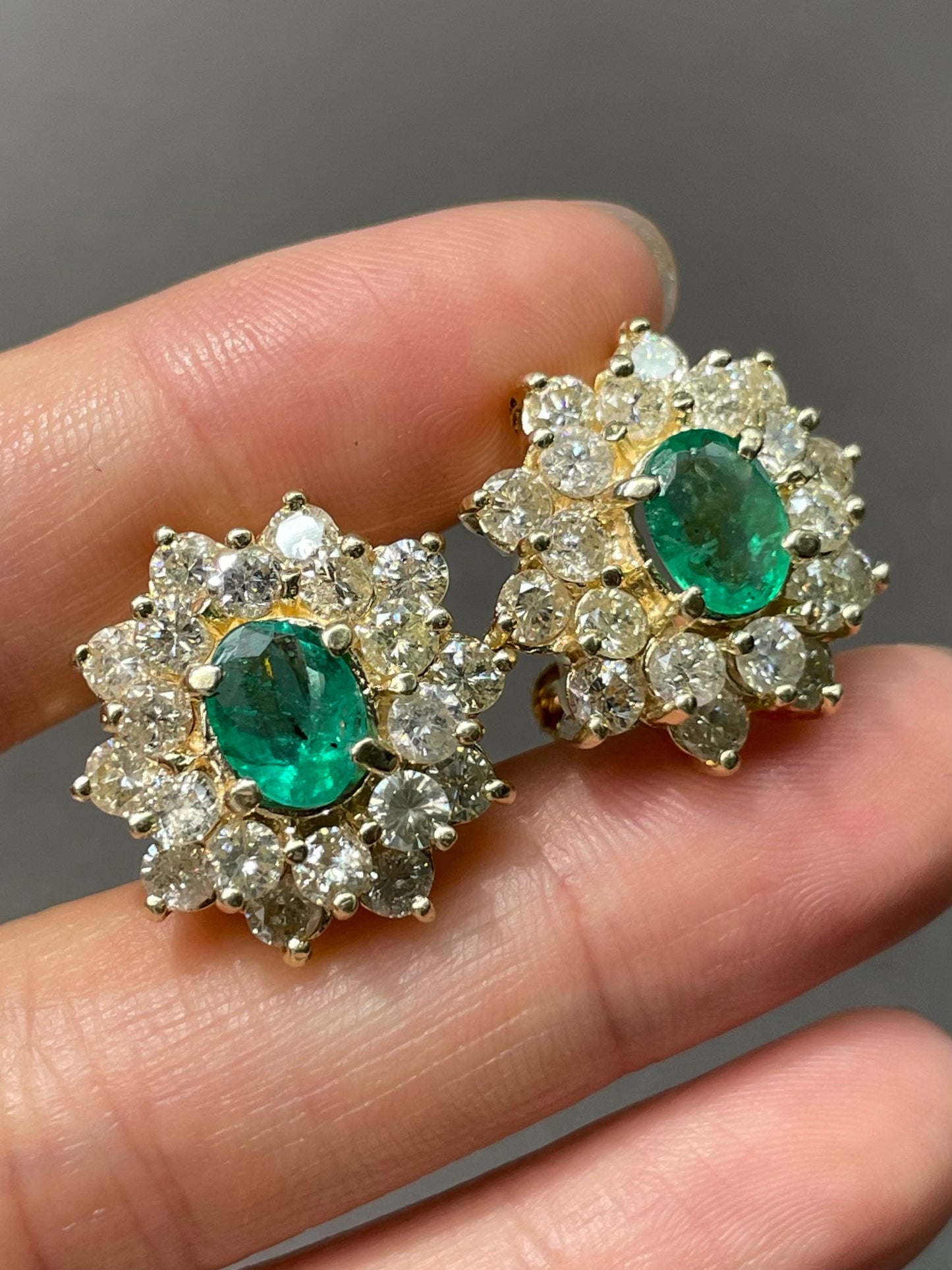 Vintage 18K Yellow Gold Emerald 4.0 CTW Diamond Halo Cluster Earring