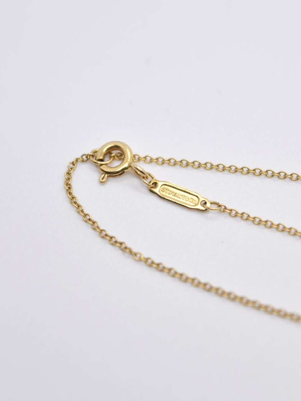 Tiffany & Co. Collier T Smile en or 18 carats petit