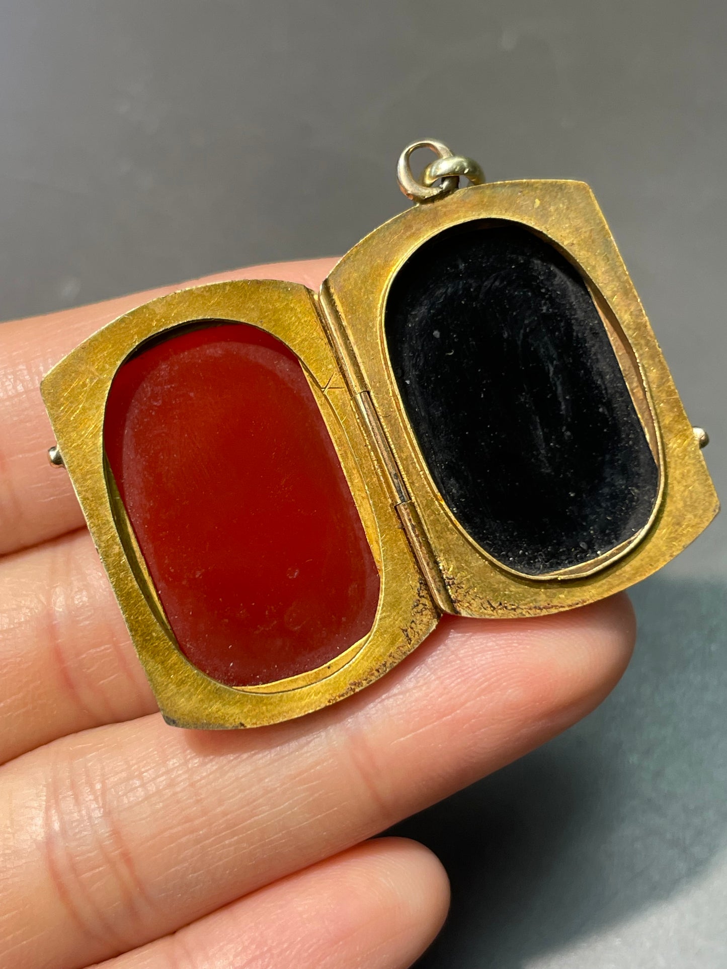 Antique 14K Yellow Gold Banded Agate Double Sided Locket