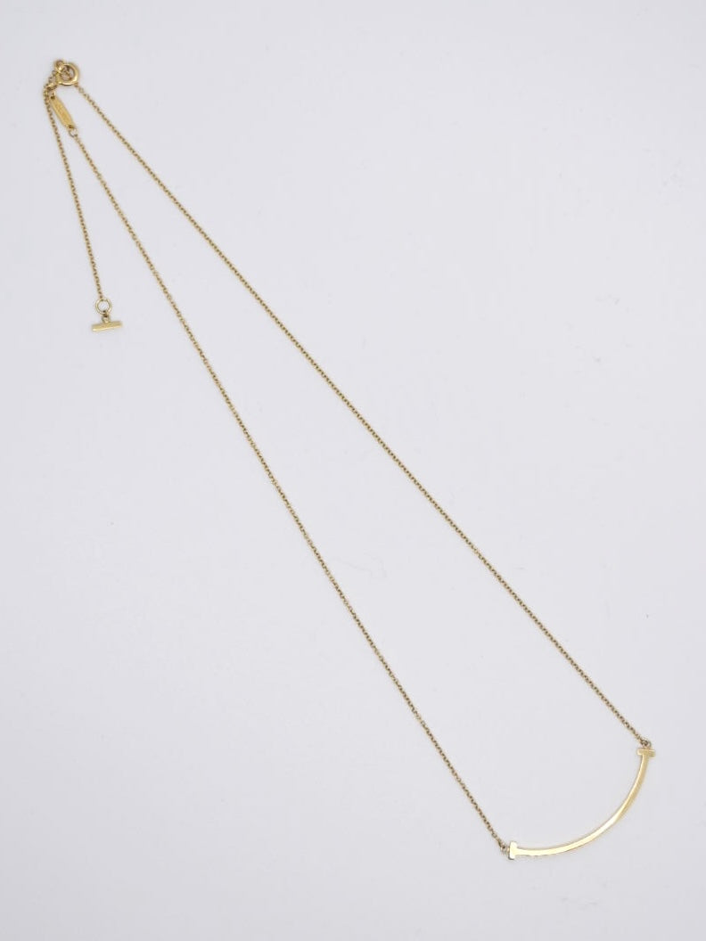 Tiffany & Co. Collier T Smile en or 18 carats petit