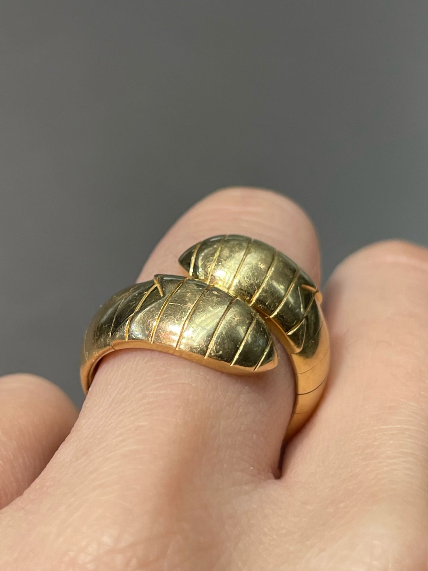 Vintage French Chaumet 18K Yellow Gold Solid Tubogas Ring