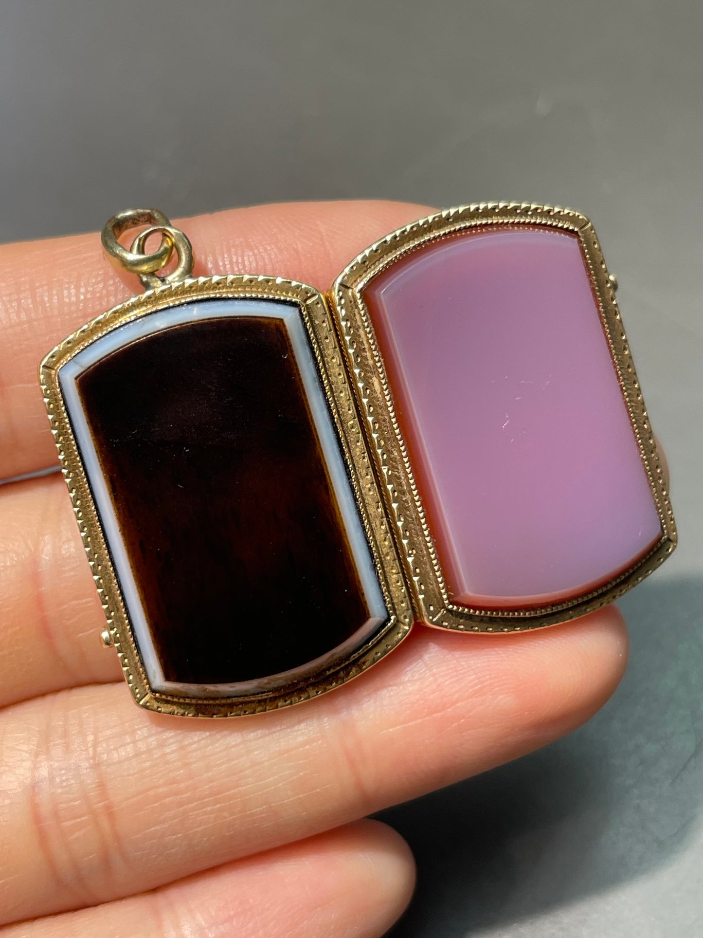 Antique 14K Yellow Gold Banded Agate Double Sided Locket