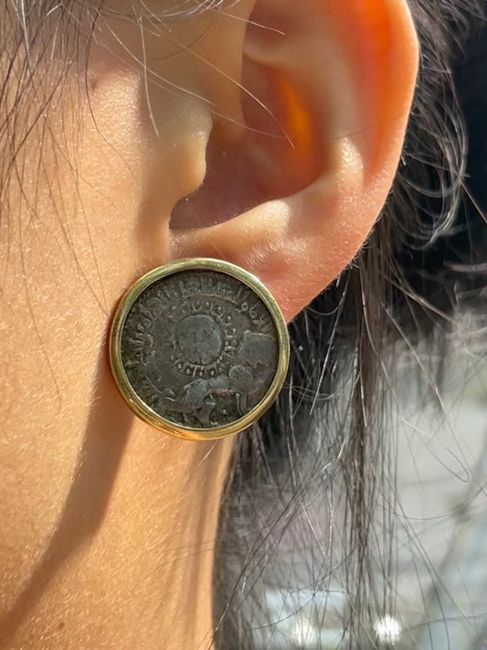 Vintage 18K Yellow Gold Bezel Ancient Roman Coin Earring