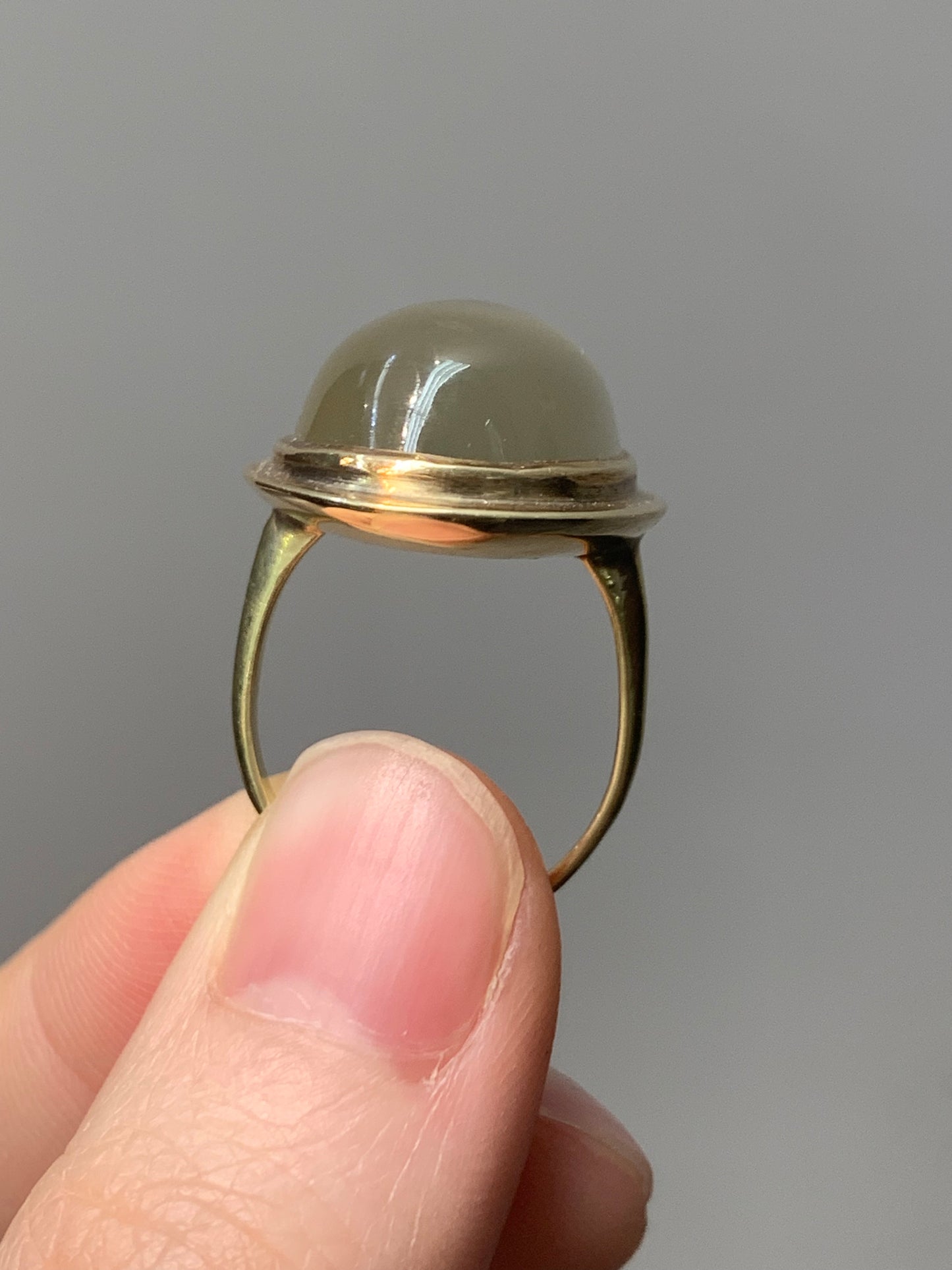 Art Deco 14K Yellow Gold Natural Cabochon Moonstone Ring
