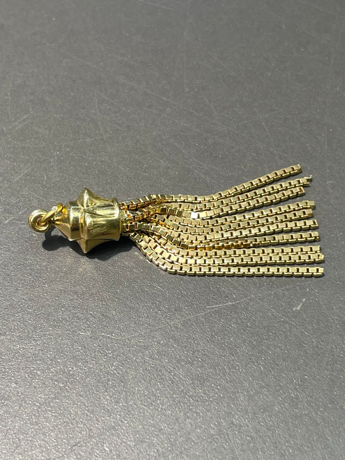 Vintage 18K Yellow Gold Tassel Pendant