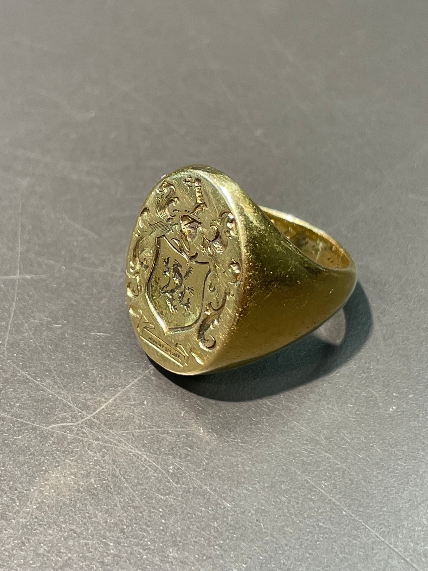 Vintage 18K Yellow Gold Knight Shield Signet Ring