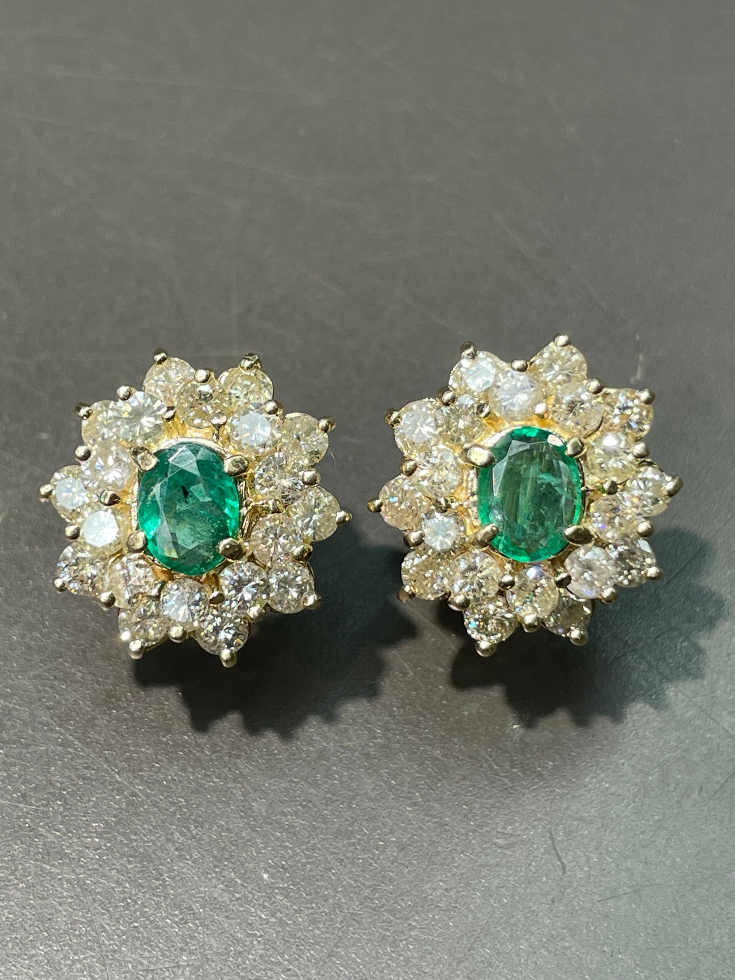 Vintage 18K Yellow Gold Emerald 4.0 CTW Diamond Halo Cluster Earring