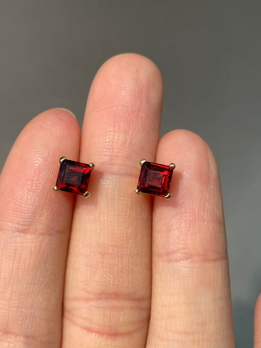14K Yellow Gold Square Cut Garnet Earring