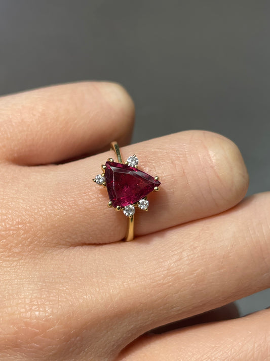 18K Yellow Gold Triangle Pink Tourmaline Diamond Ring
