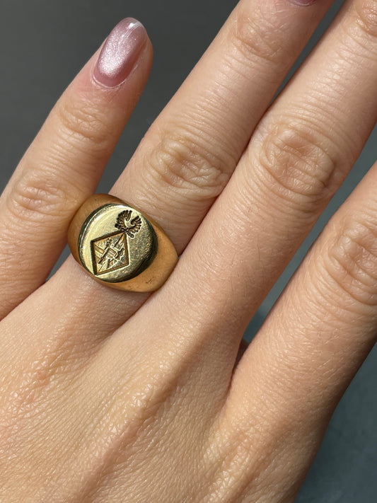 Vintage 14K Yellow Gold Shield Wing Intaglio Signet Ring