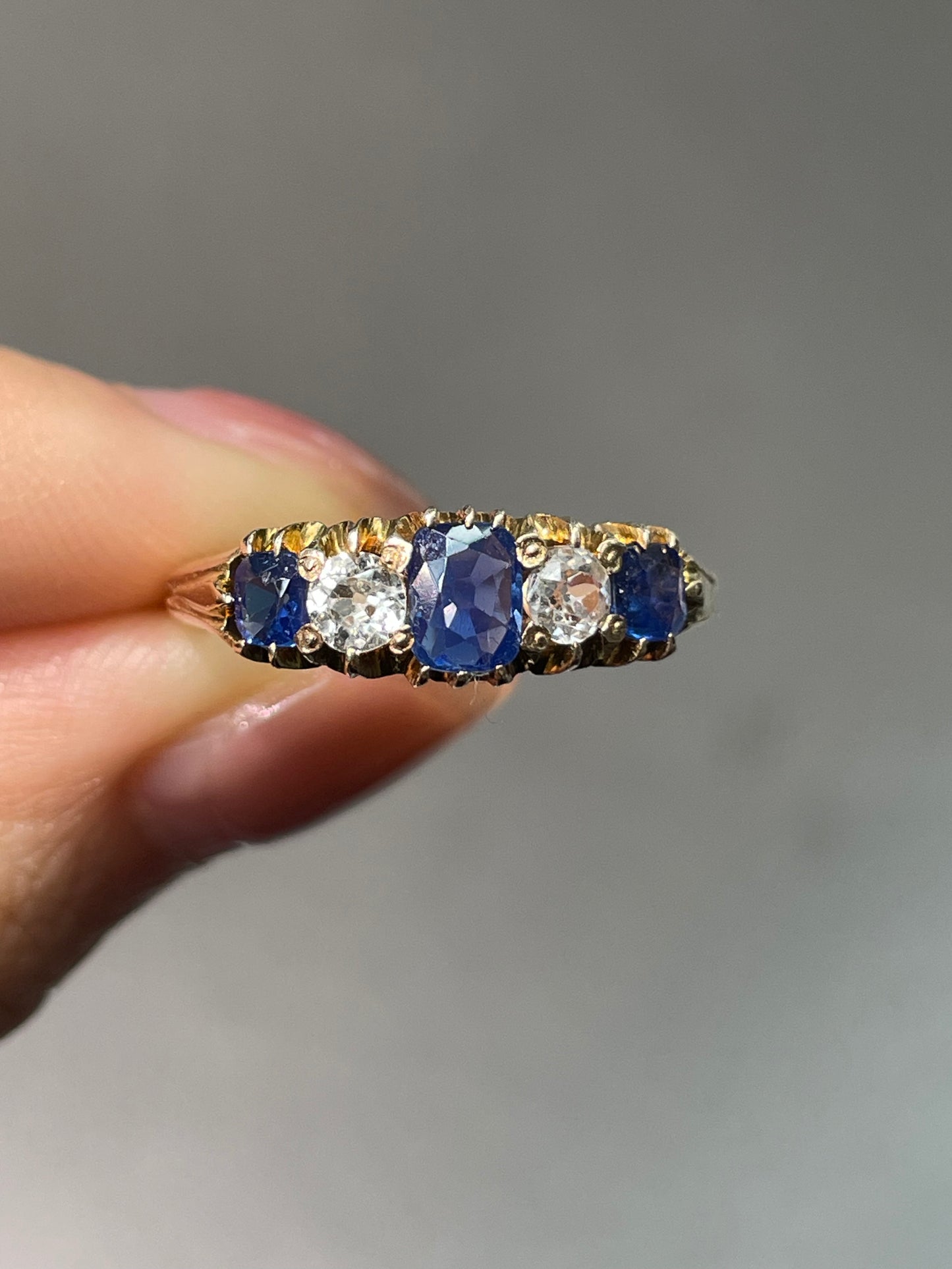 Antique Edwardian 14K Yellow Gold Five Stone 0.96 CTW Sapphire Ring