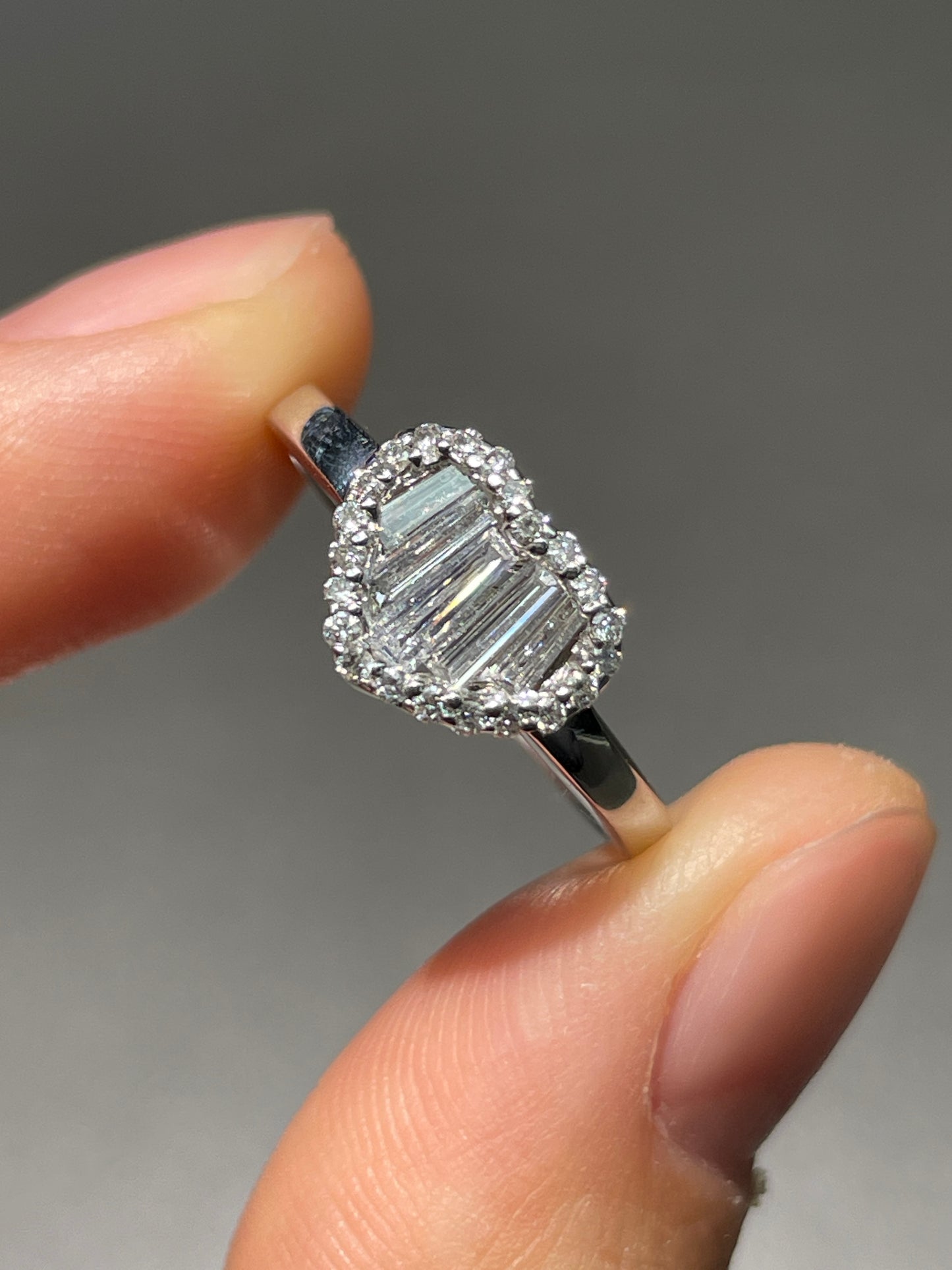 18K Gold Heart Shape Diamond Ring