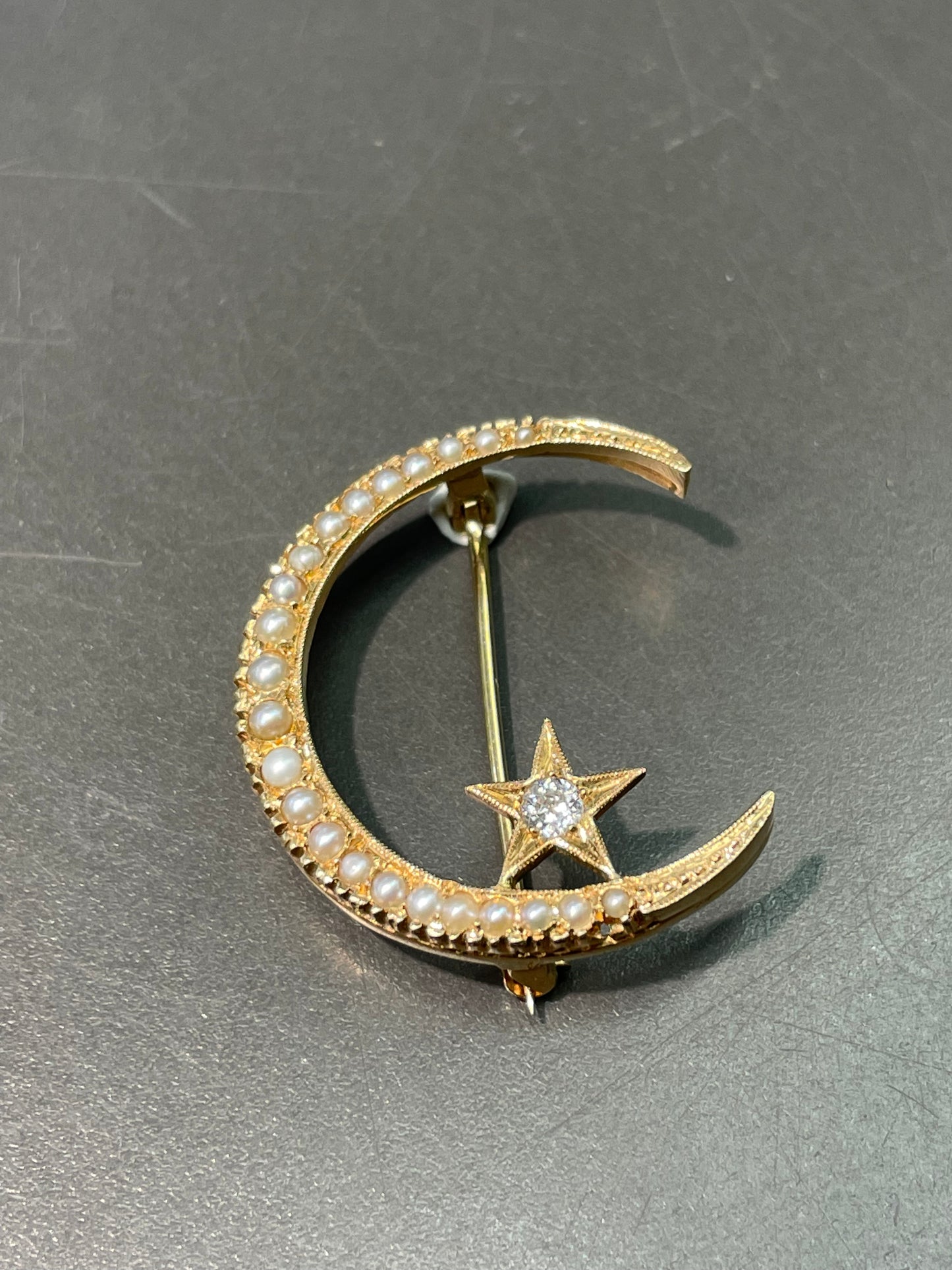 古董 14K 金珍珠和钻石新月和星形胸针