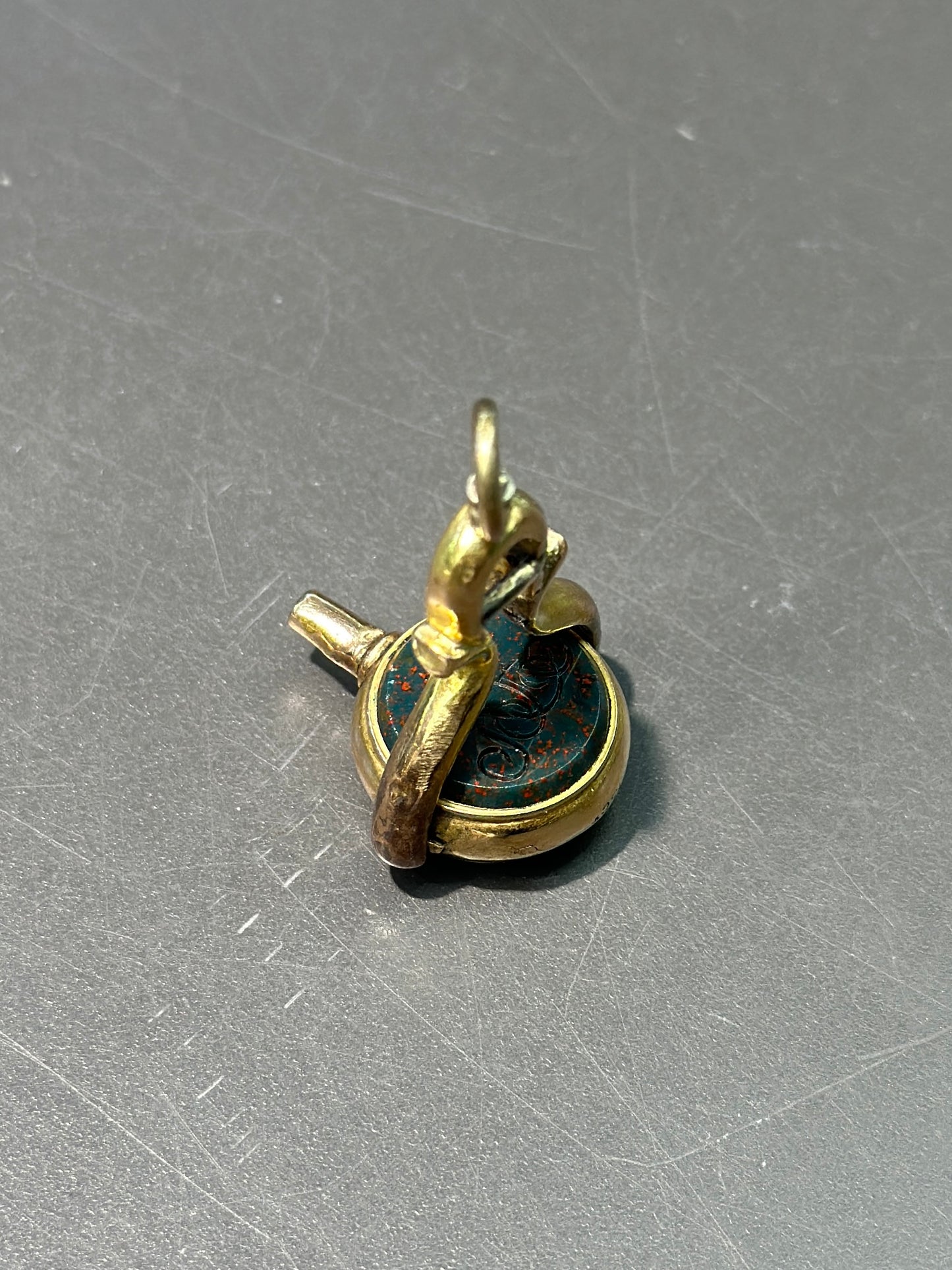 维多利亚风格 15CT 黄金硬石字母“RA”“AR”怀表钥匙吊坠