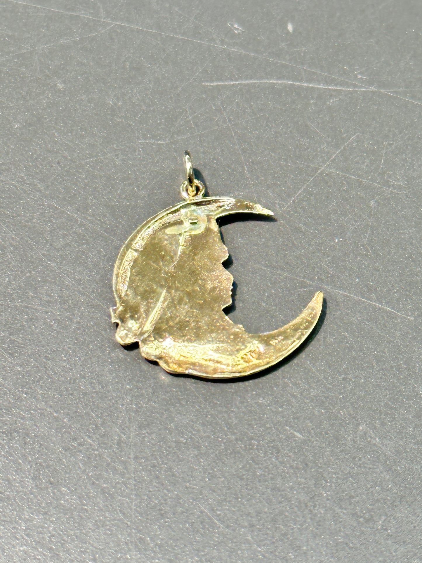 Pendentif femme et croissant Art Nouveau en or 14 carats