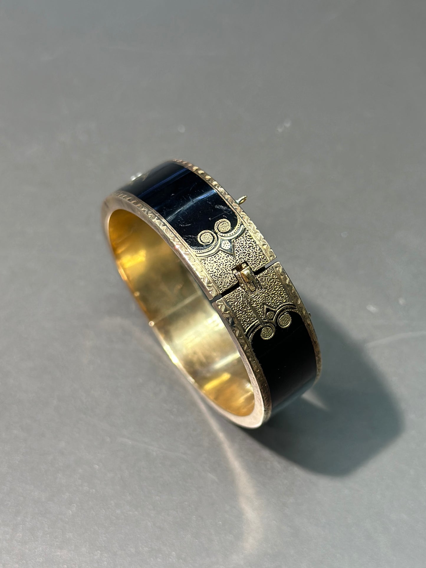维多利亚 14K 金种子珍珠黑珐琅铃兰手链