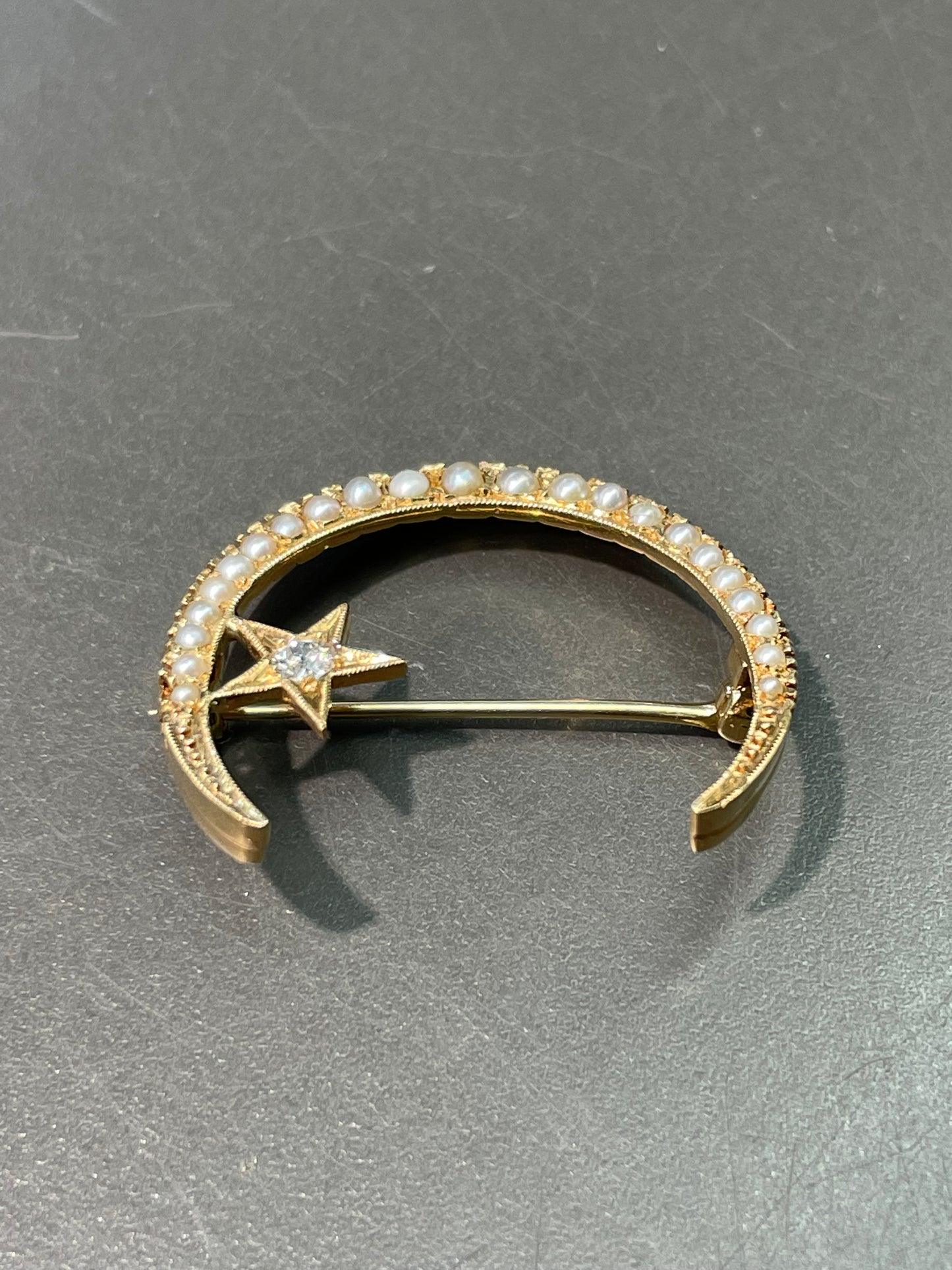 古董 14K 金珍珠和钻石新月和星形胸针