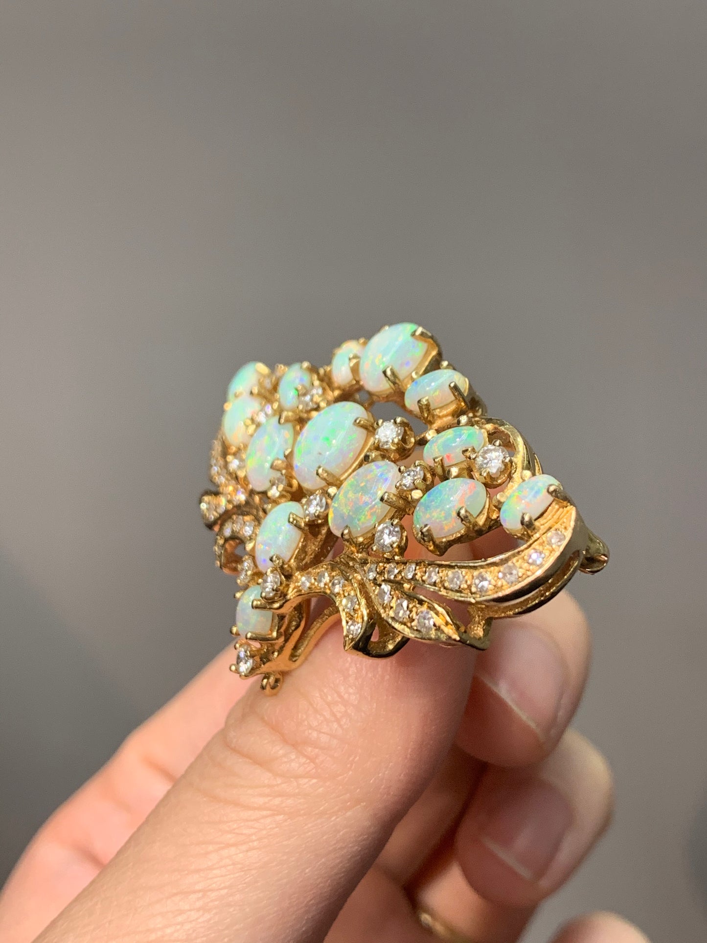 复古 14K 金蛋白石凸圆形宝石和钻石胸针
