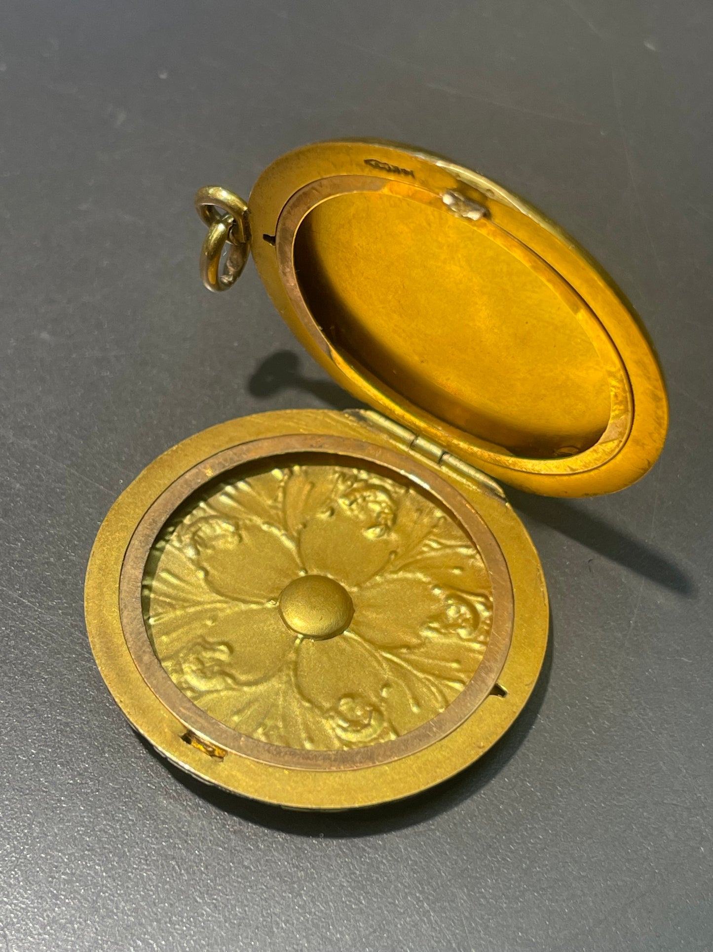Art Nouveau 14K Yellow Gold Flower Locket Pendant