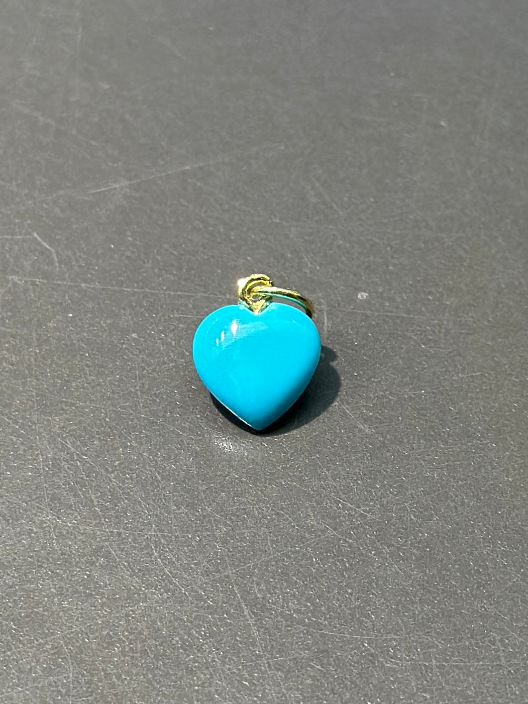 18K 金绿松石雕刻心形吊坠