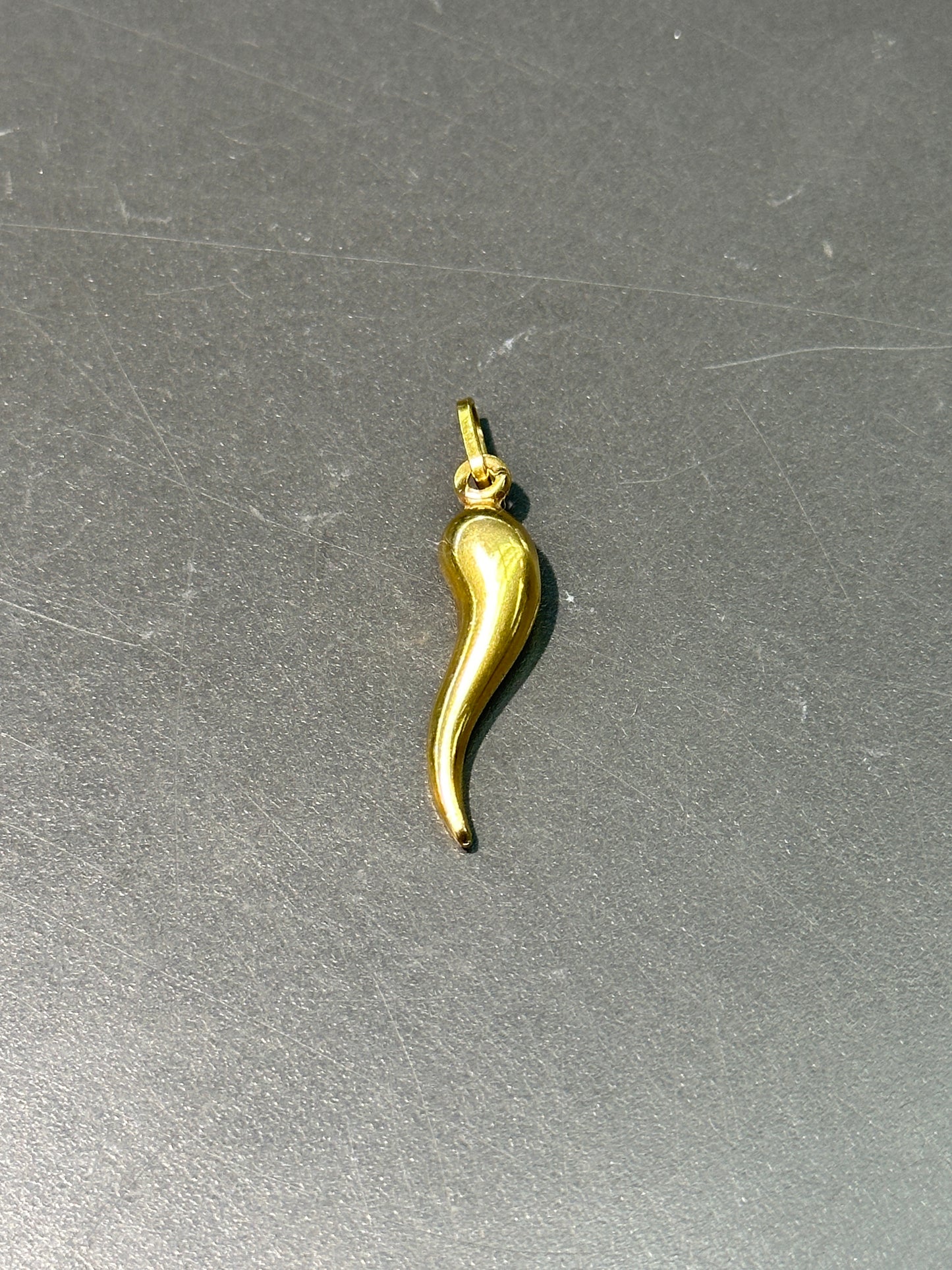 18K Gold Hollow Italian Horn Pendant