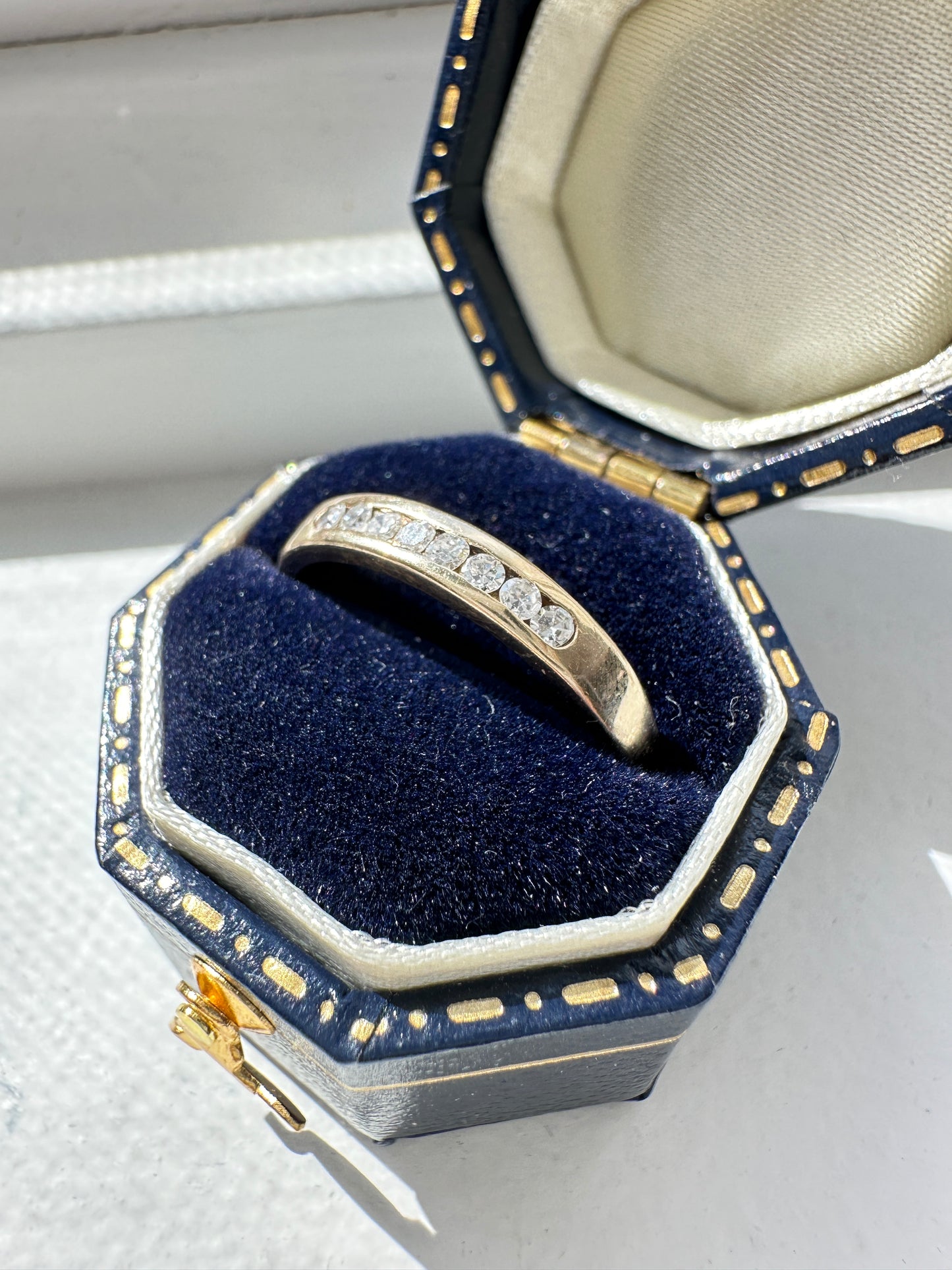 14K 金 0.12 CTW 八石钻石戒指